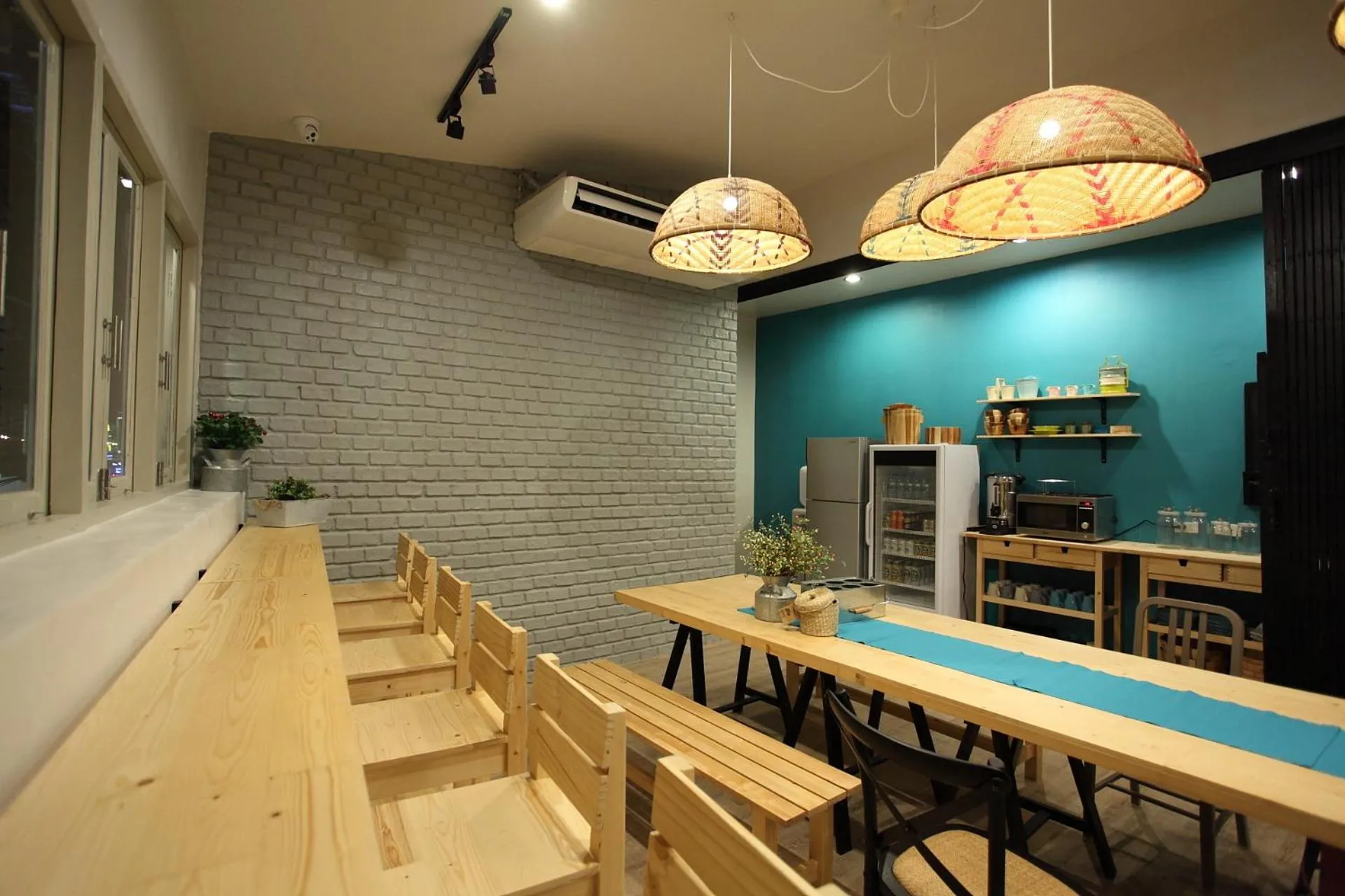 Restaurant/places to eat in Lupta Hostel Patong Hideaway