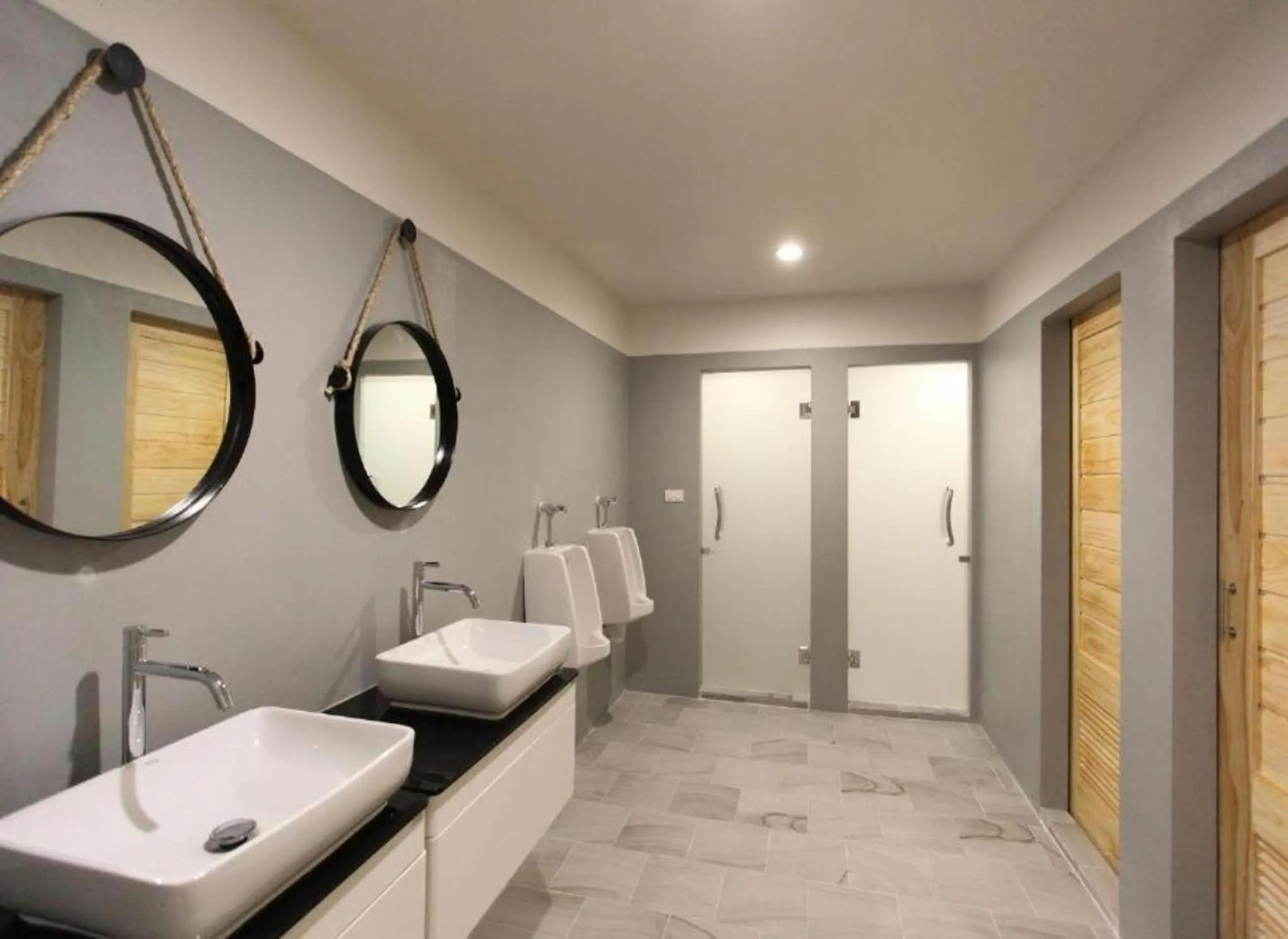 Bathroom in Lupta Hostel Patong Hideaway