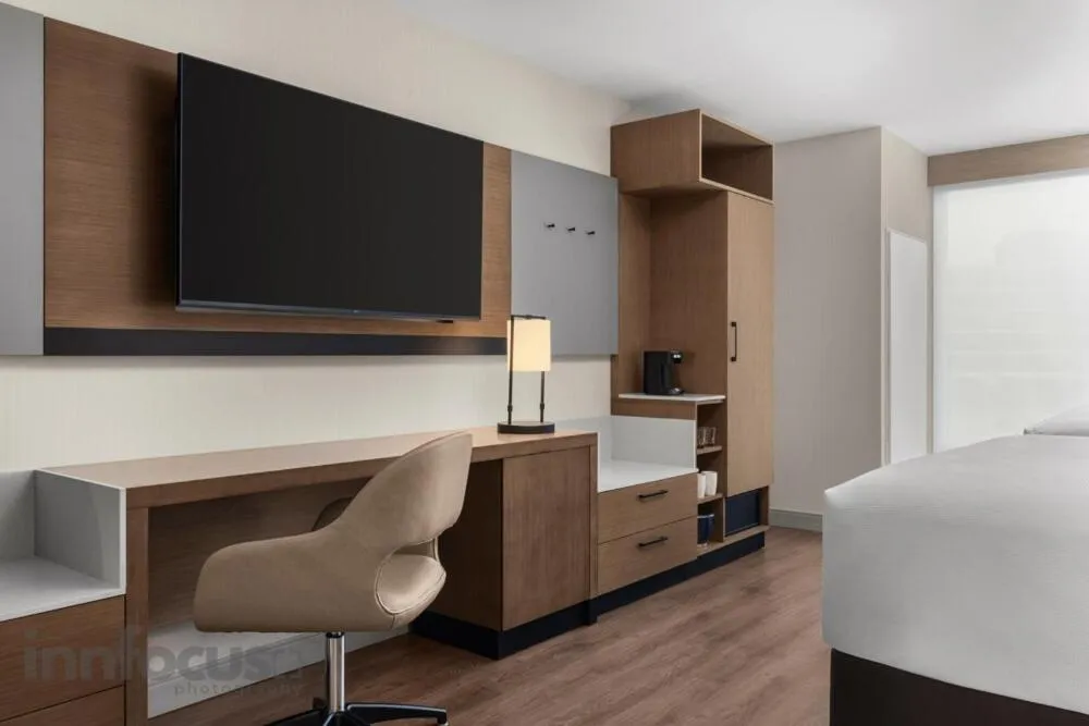 Bed in Hyatt Place Mississauga / Airport Corp Center