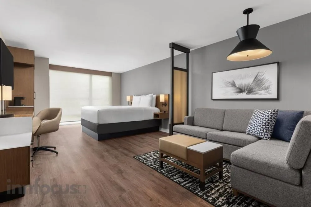 Bed in Hyatt Place Mississauga / Airport Corp Center