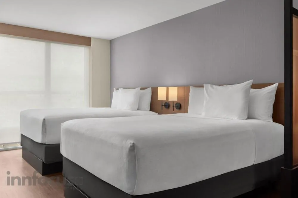 Bed in Hyatt Place Mississauga / Airport Corp Center