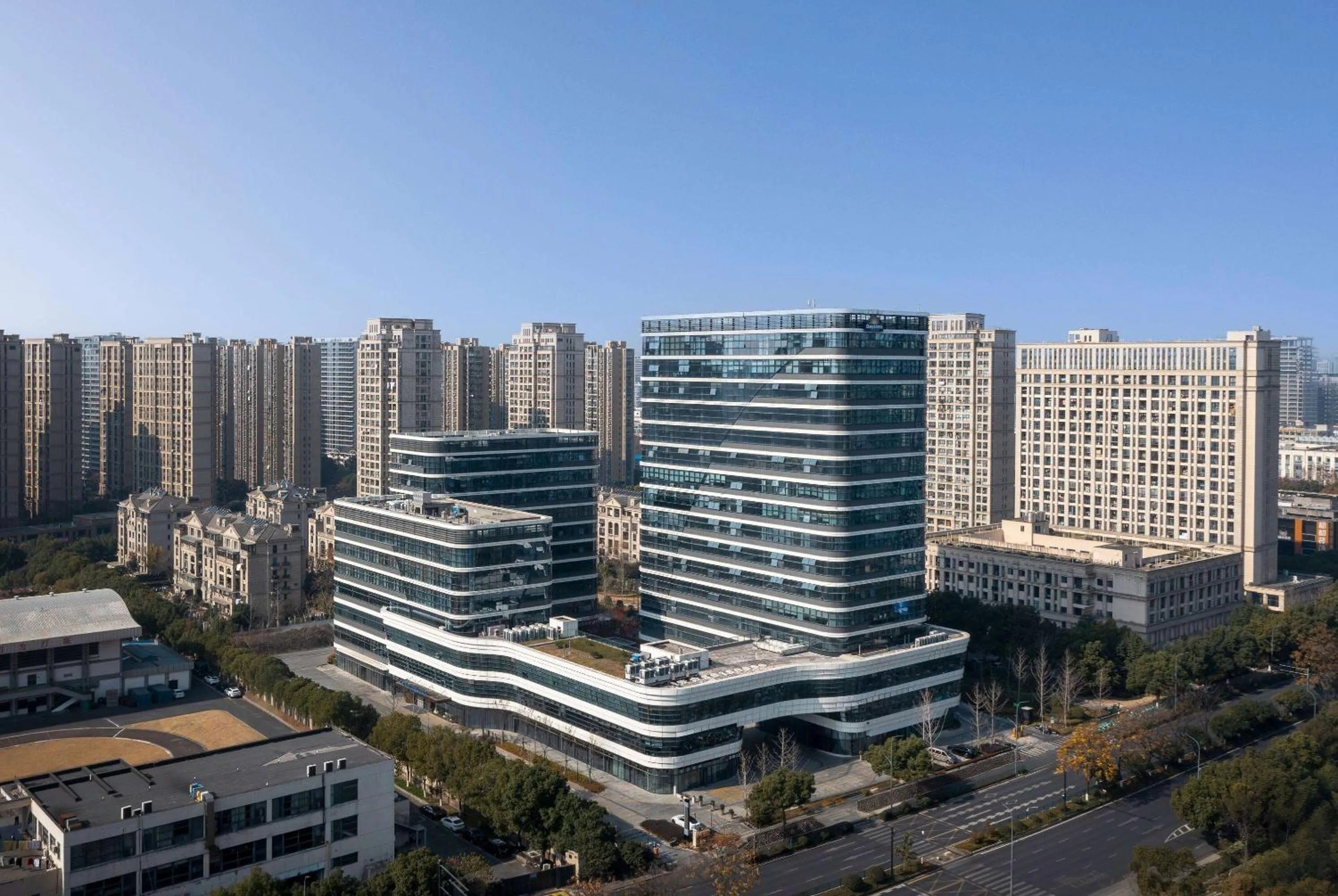 Property building in Days Inn by Wyndham Hangzhou Gongshu
