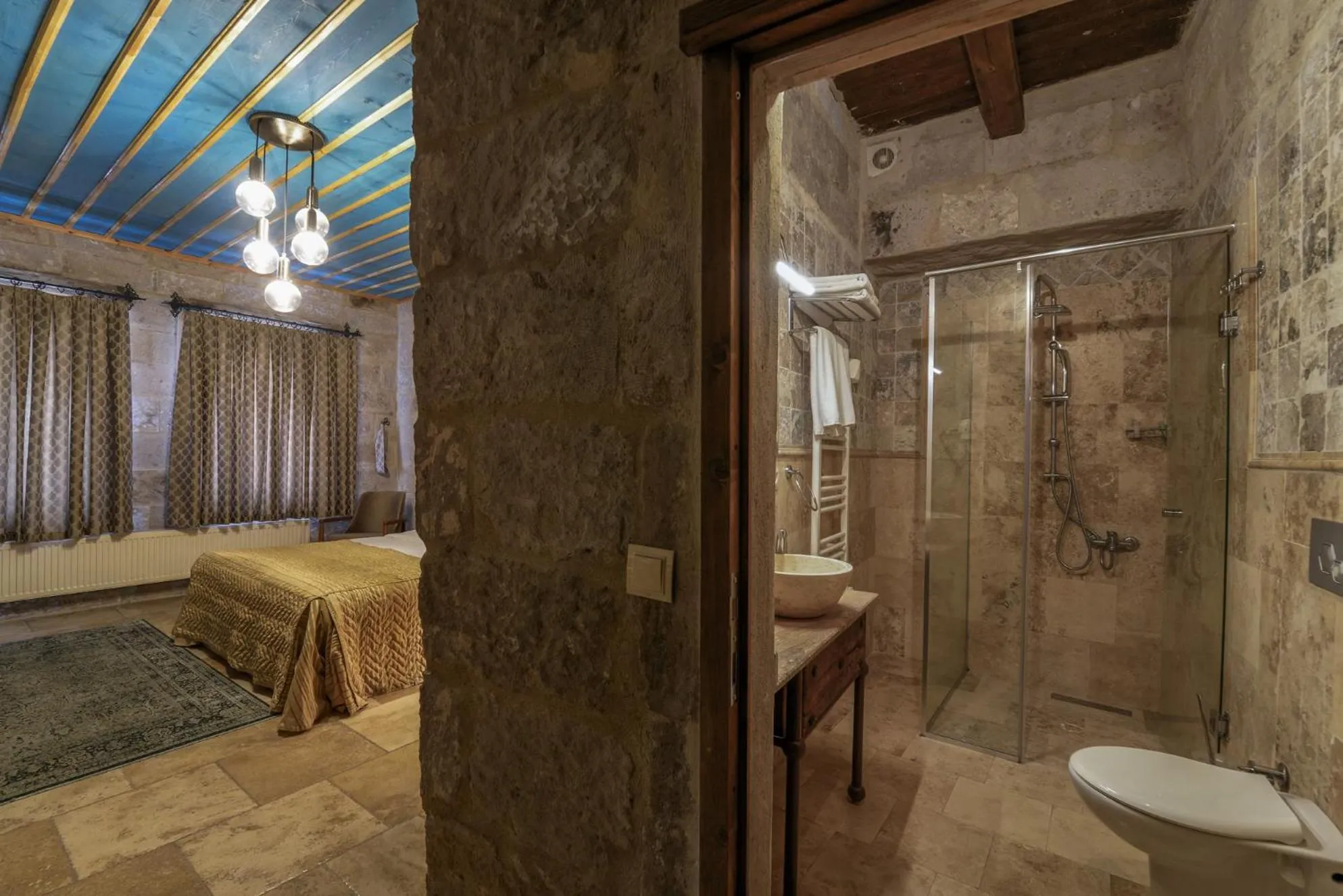 Photo of the whole room, Bed in Tekkaya Cave Hotel