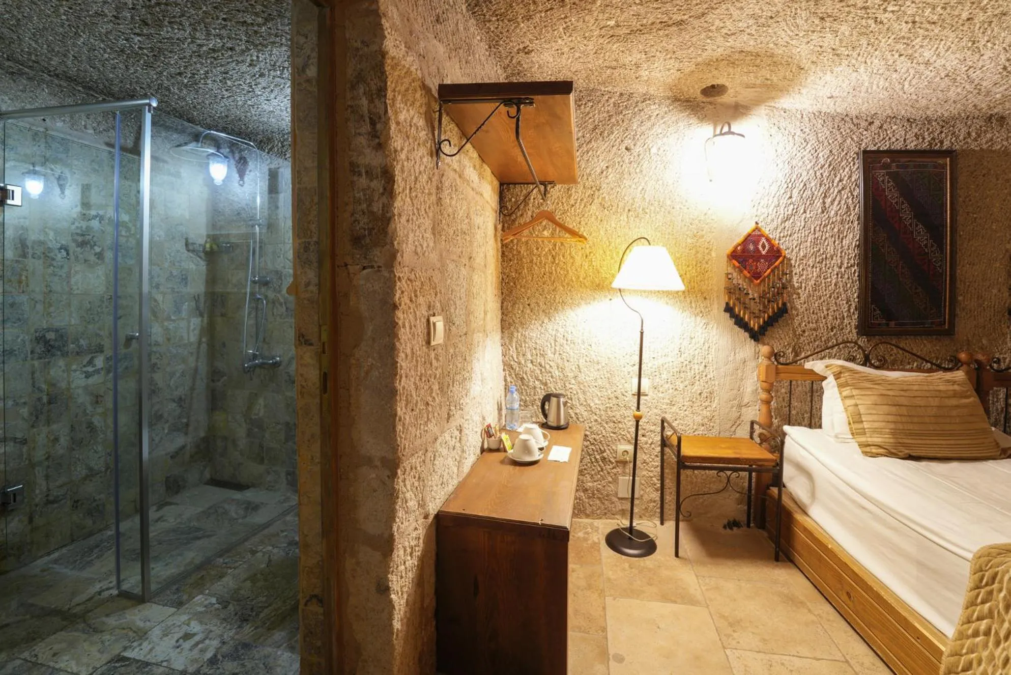 Shower, Bed in Tekkaya Cave Hotel