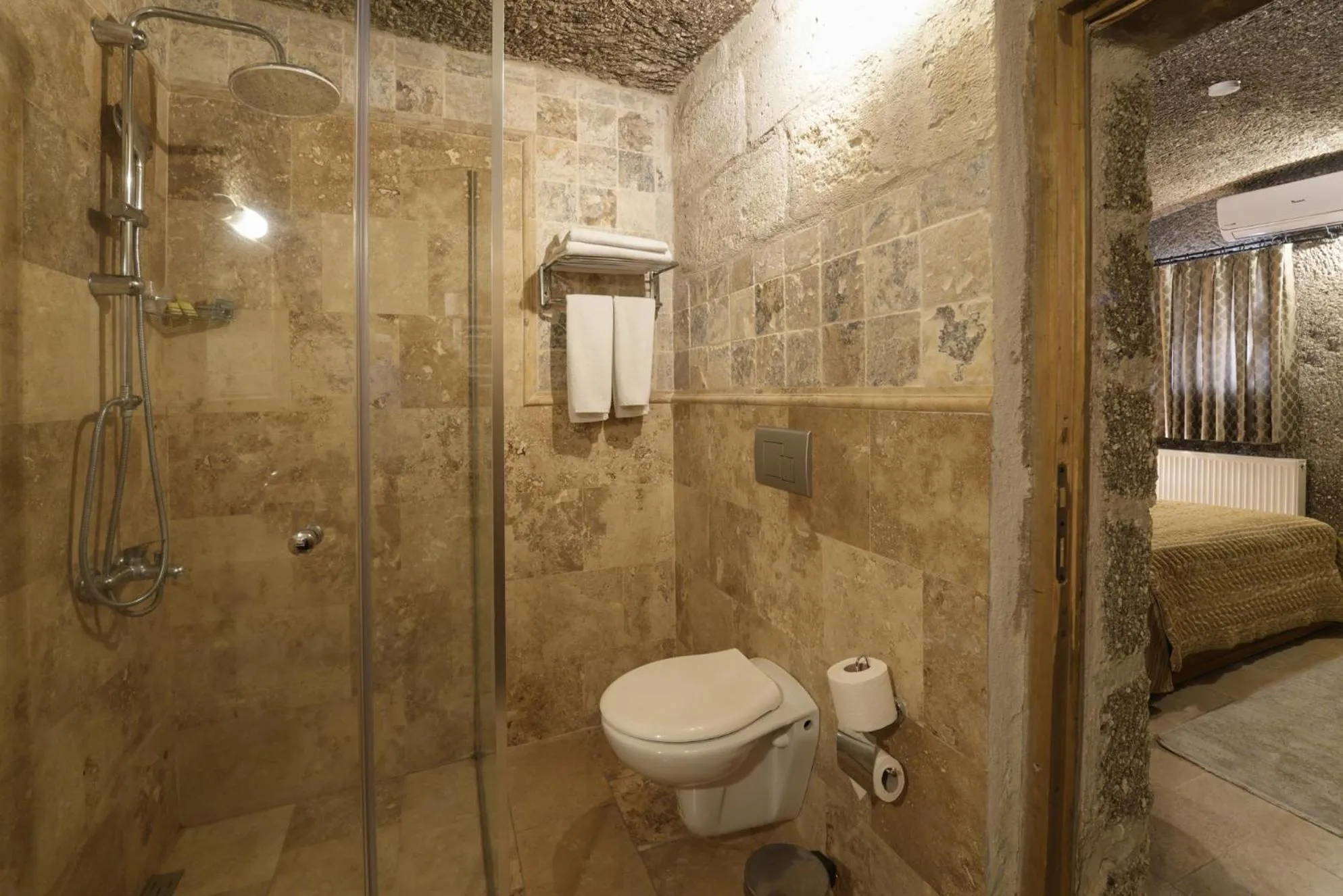 Shower in Tekkaya Cave Hotel