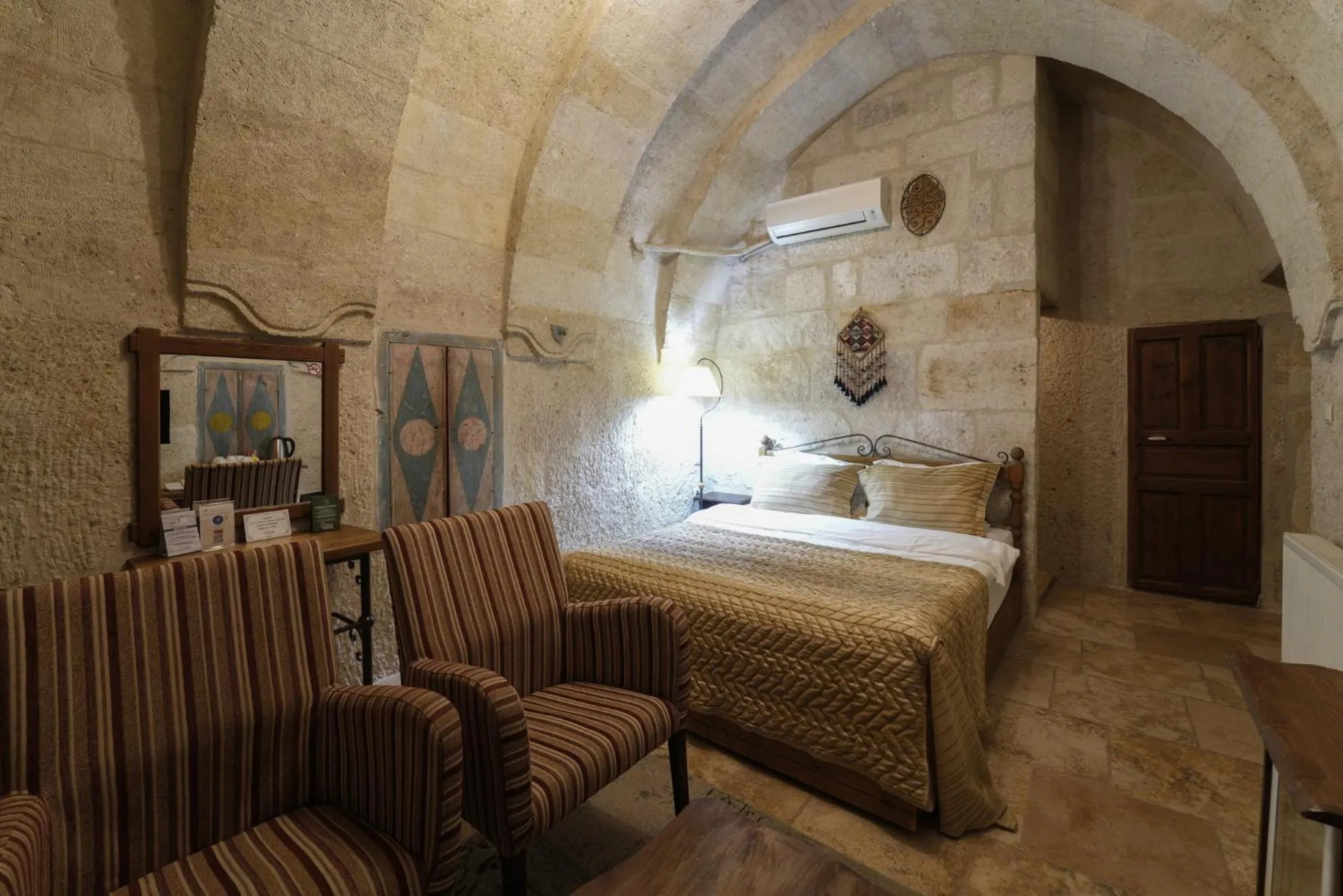 Seating area, Bed in Tekkaya Cave Hotel