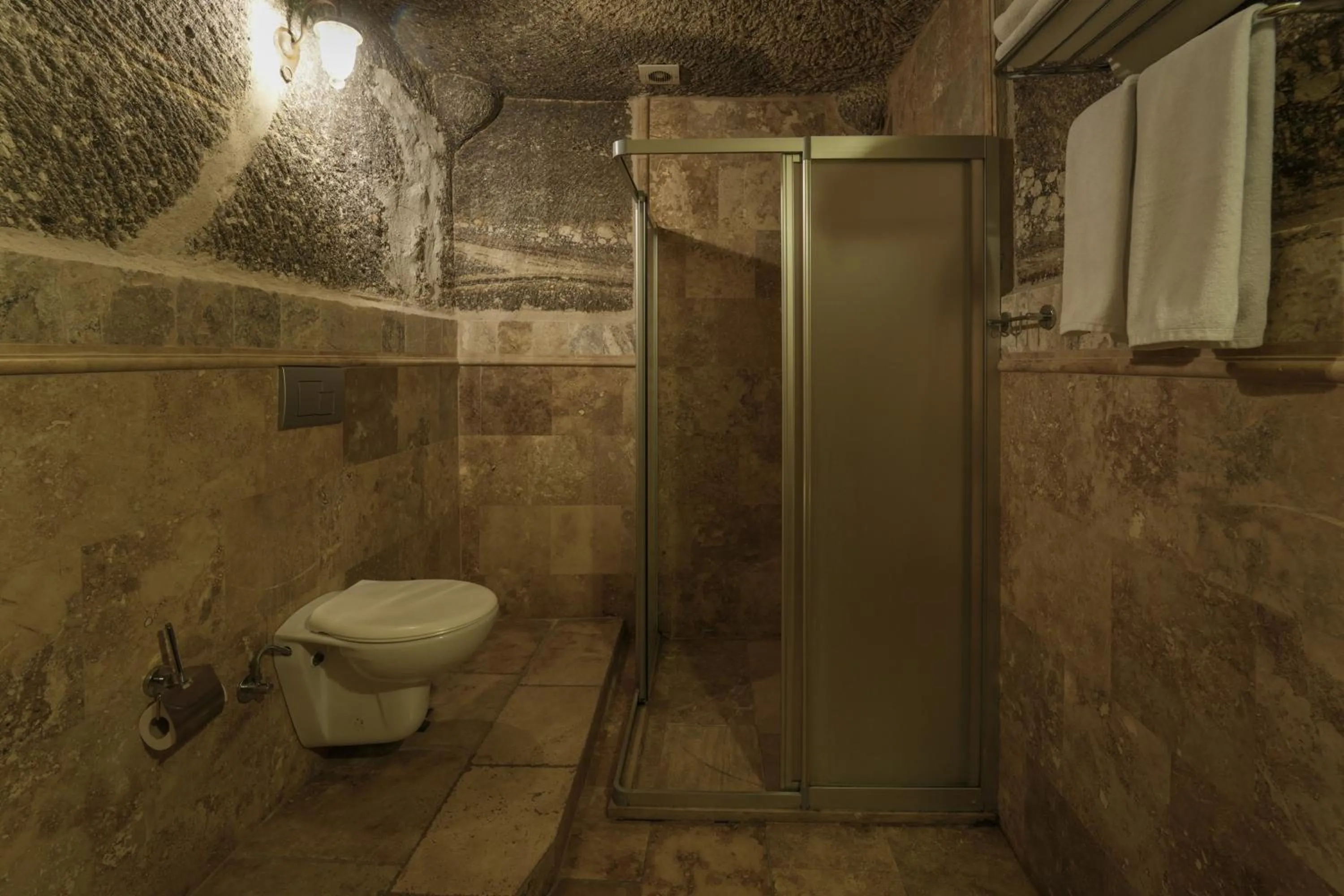 Shower in Tekkaya Cave Hotel