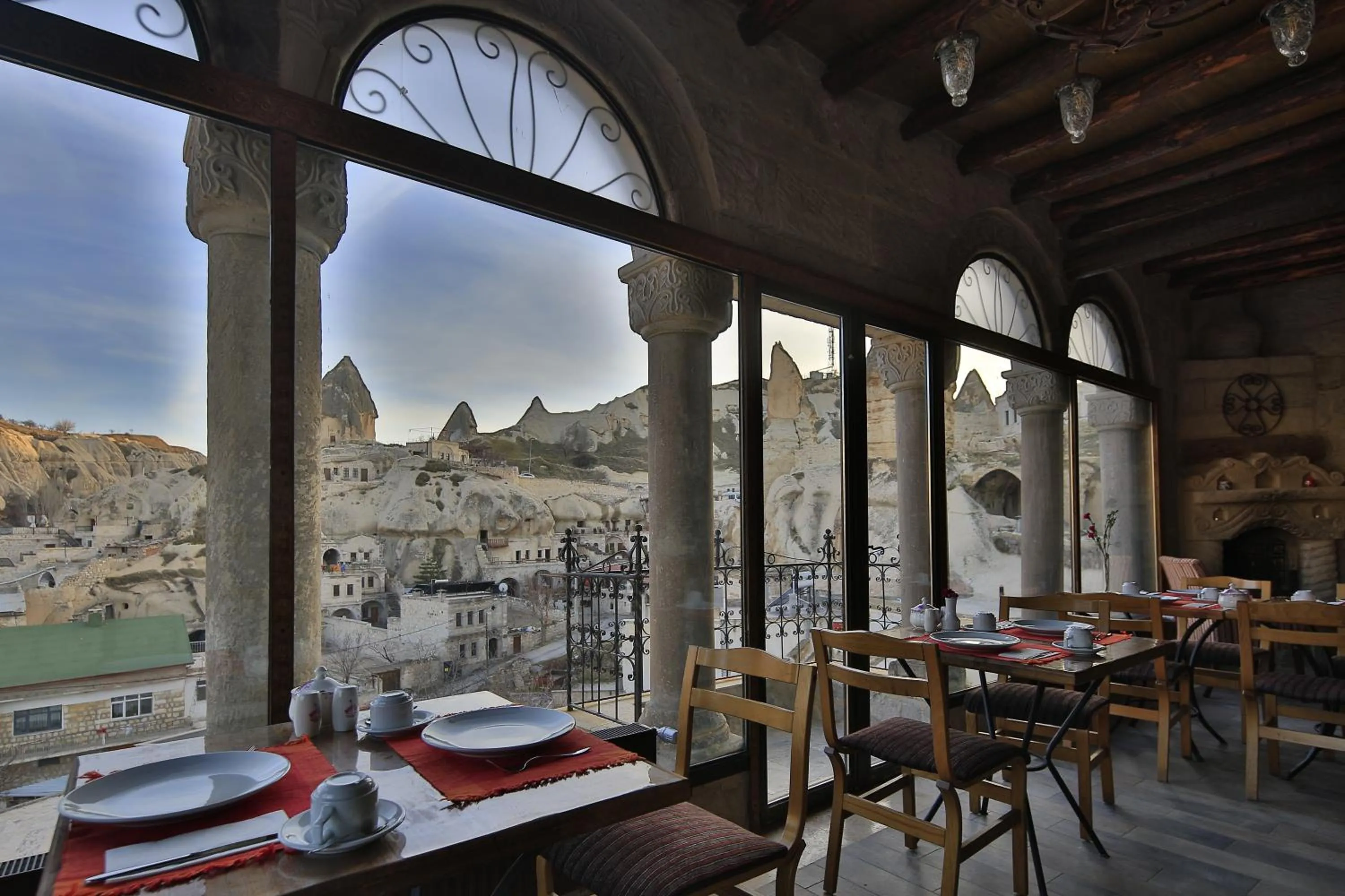 Restaurant/places to eat in Tekkaya Cave Hotel