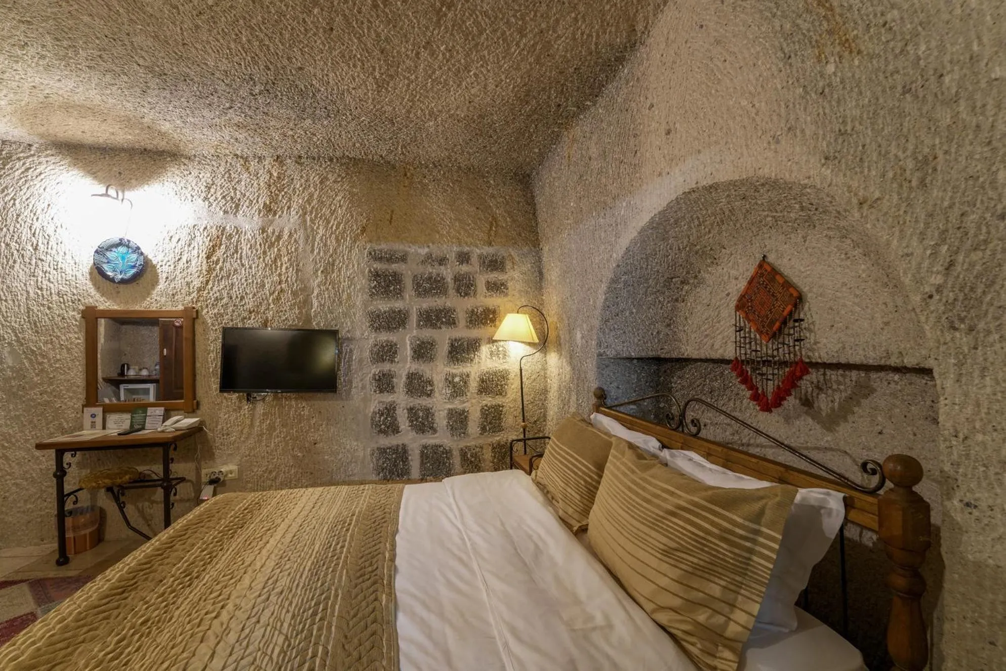 Photo of the whole room, Bed in Tekkaya Cave Hotel