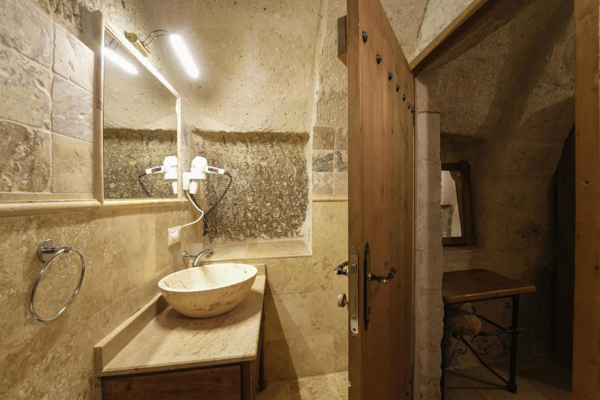 Shower in Tekkaya Cave Hotel