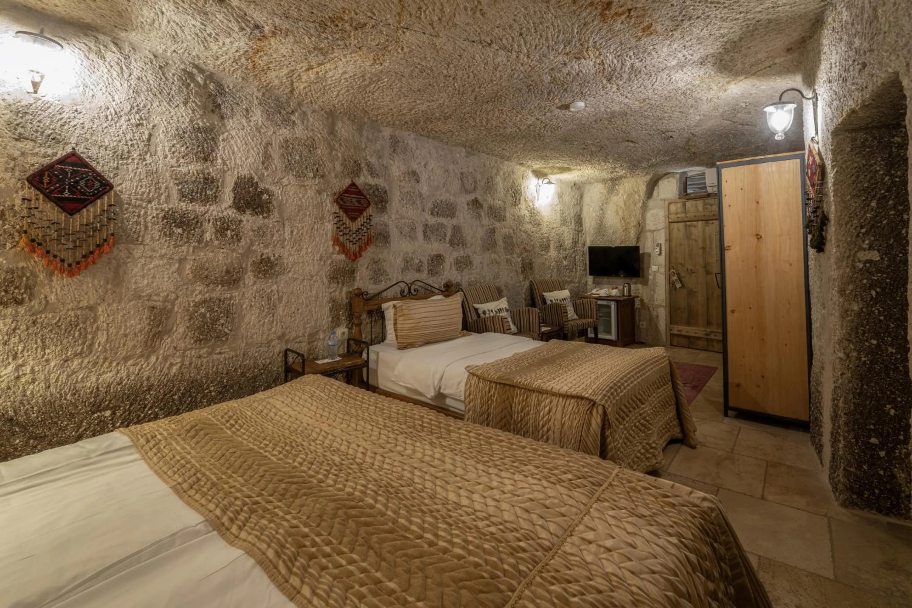 Photo of the whole room, Bed in Tekkaya Cave Hotel