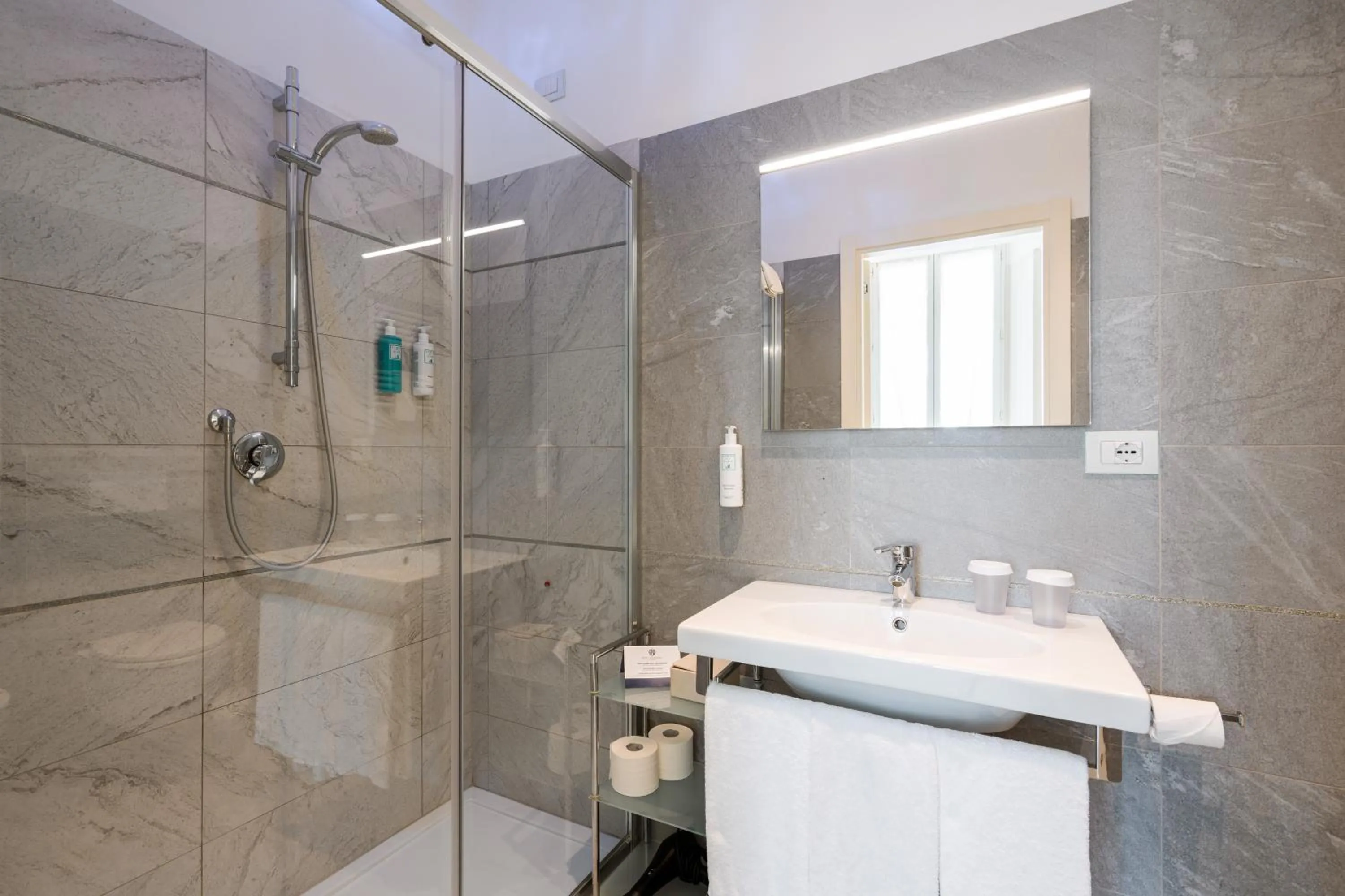 Shower in Hotel Nazionale