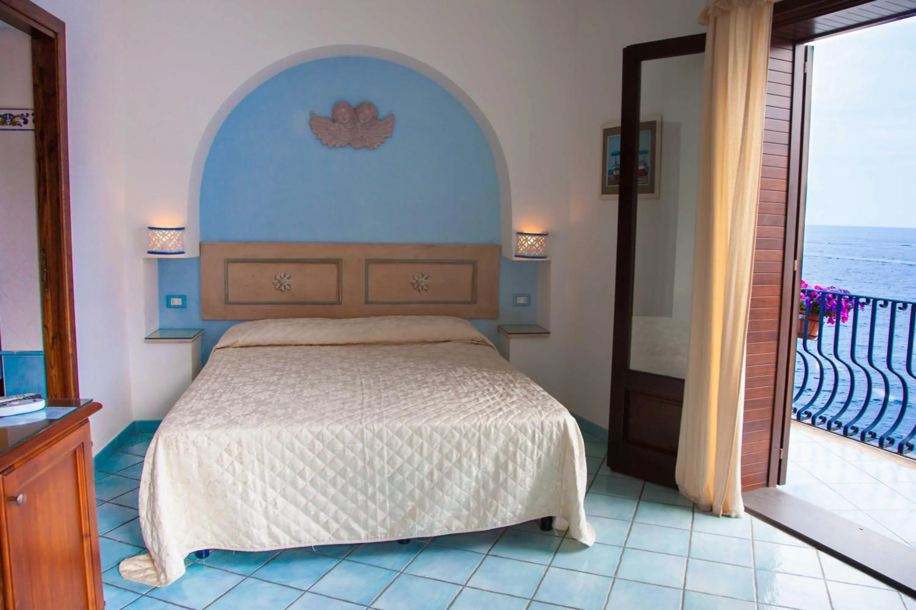 Bed in B&B Alta Marea Lipari