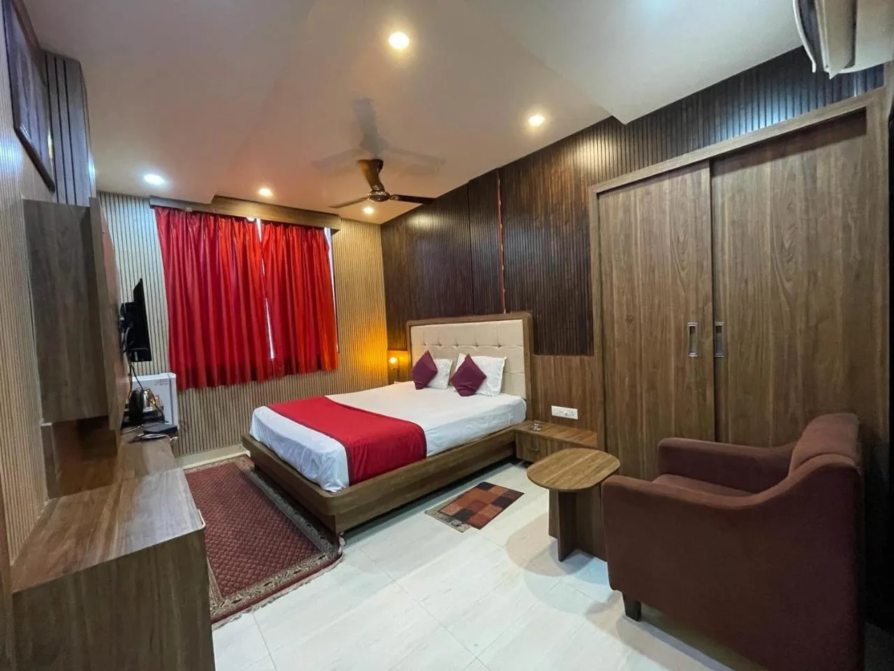 Bed in Hotel Siddhant Palace