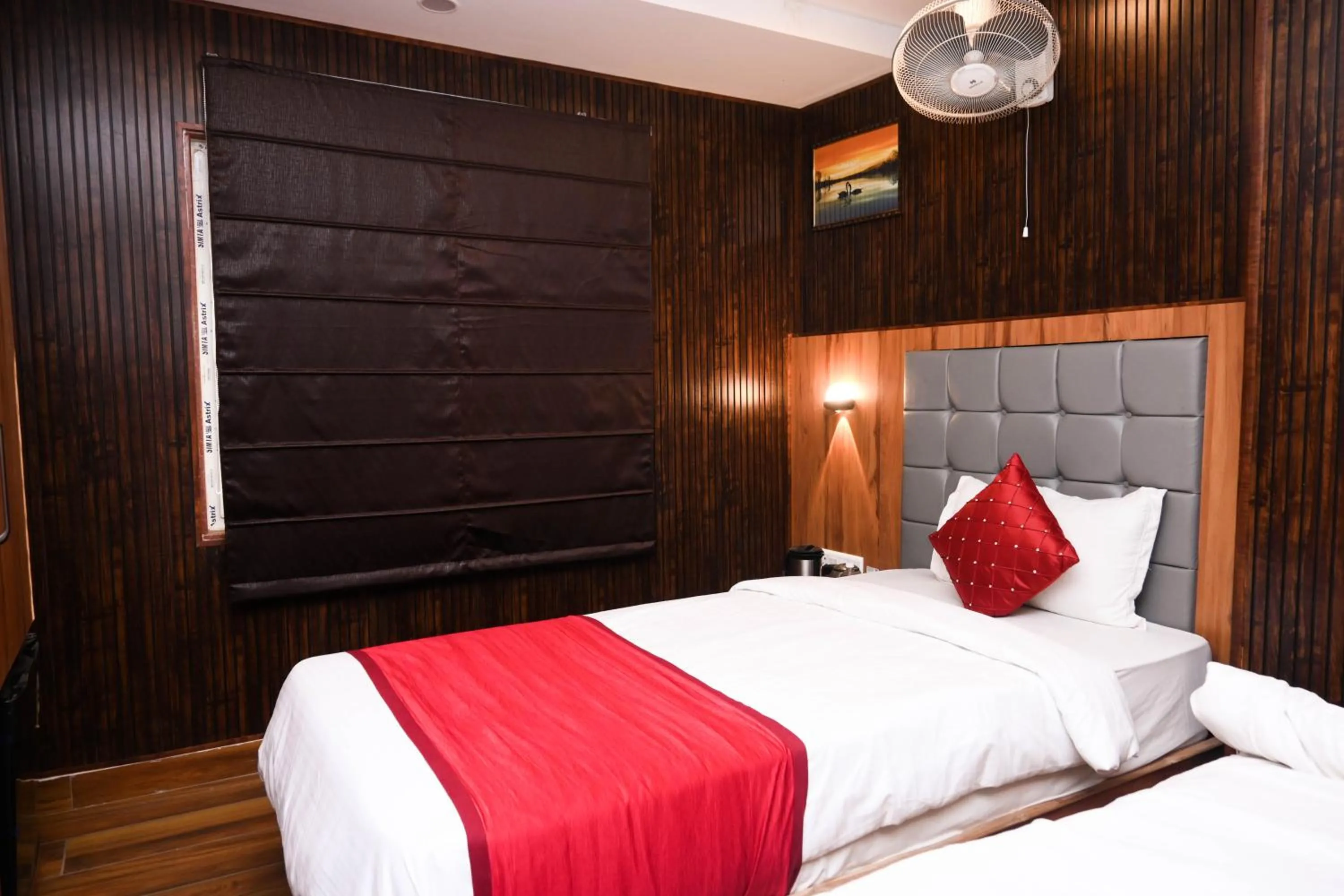 Bed in Hotel Siddhant Palace