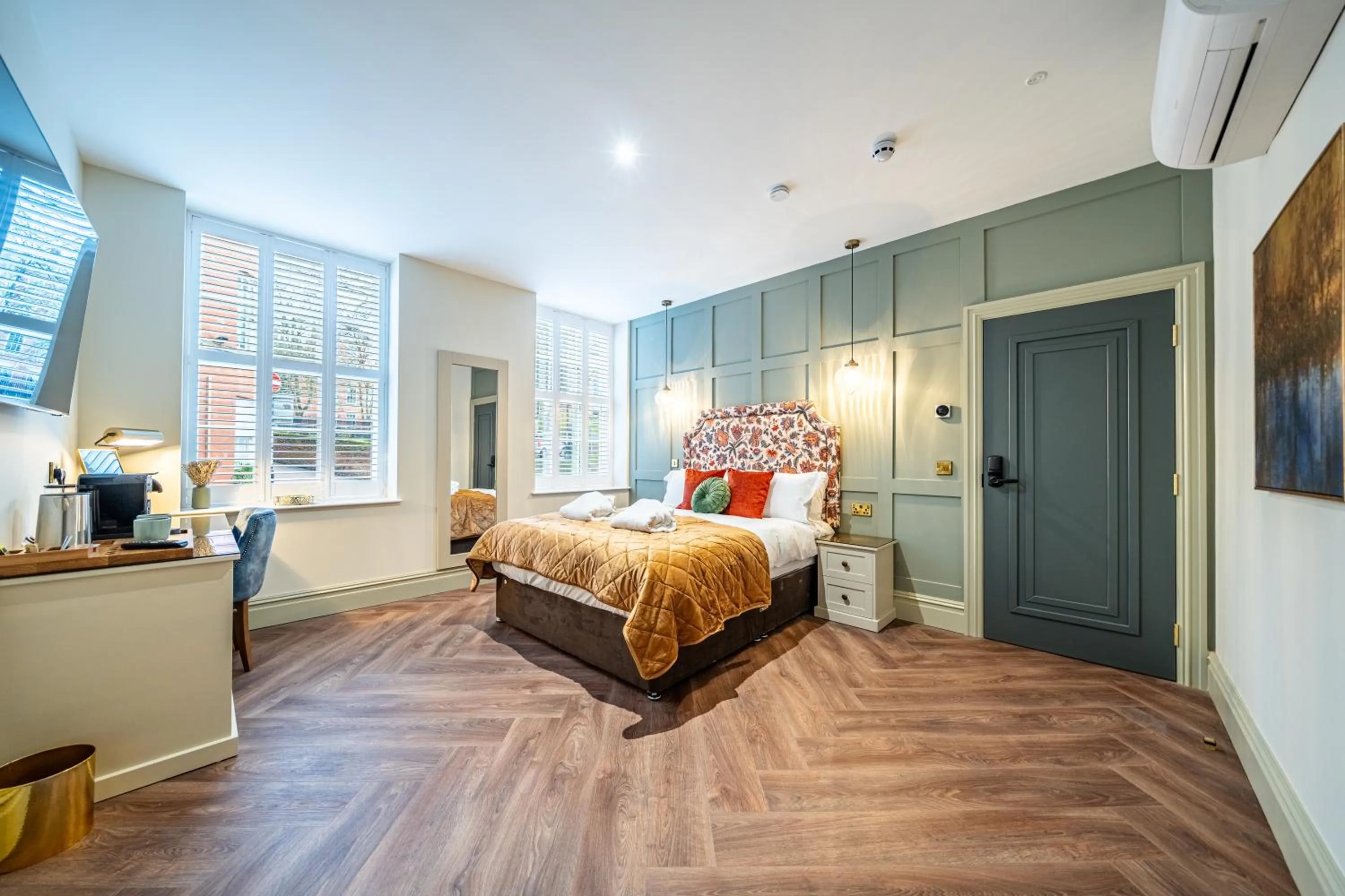 Photo of the whole room, Bed in St Marys Quarters