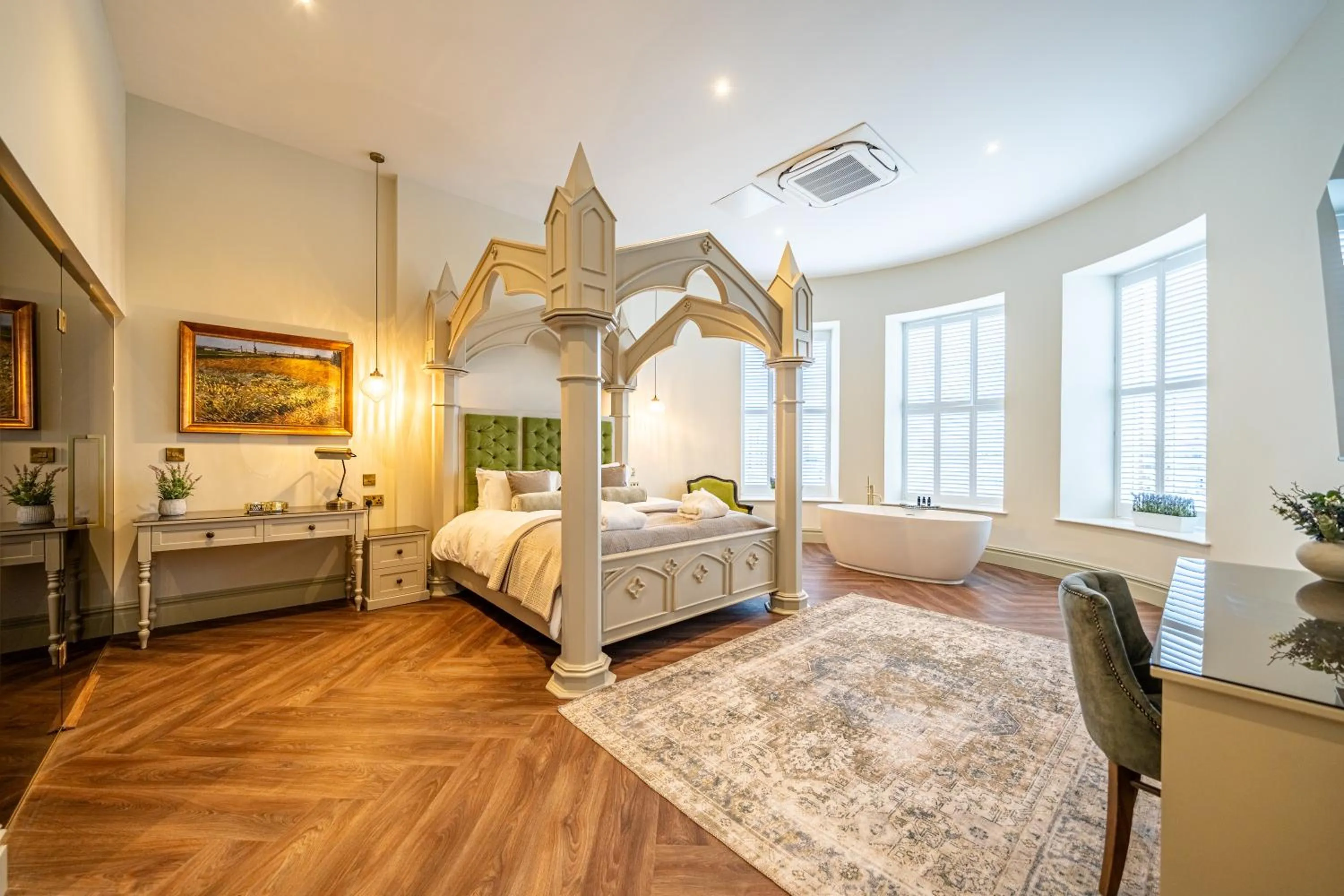 Photo of the whole room, Bed in St Marys Quarters