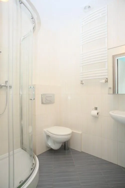 Shower in Hostel Browar Jedlinka