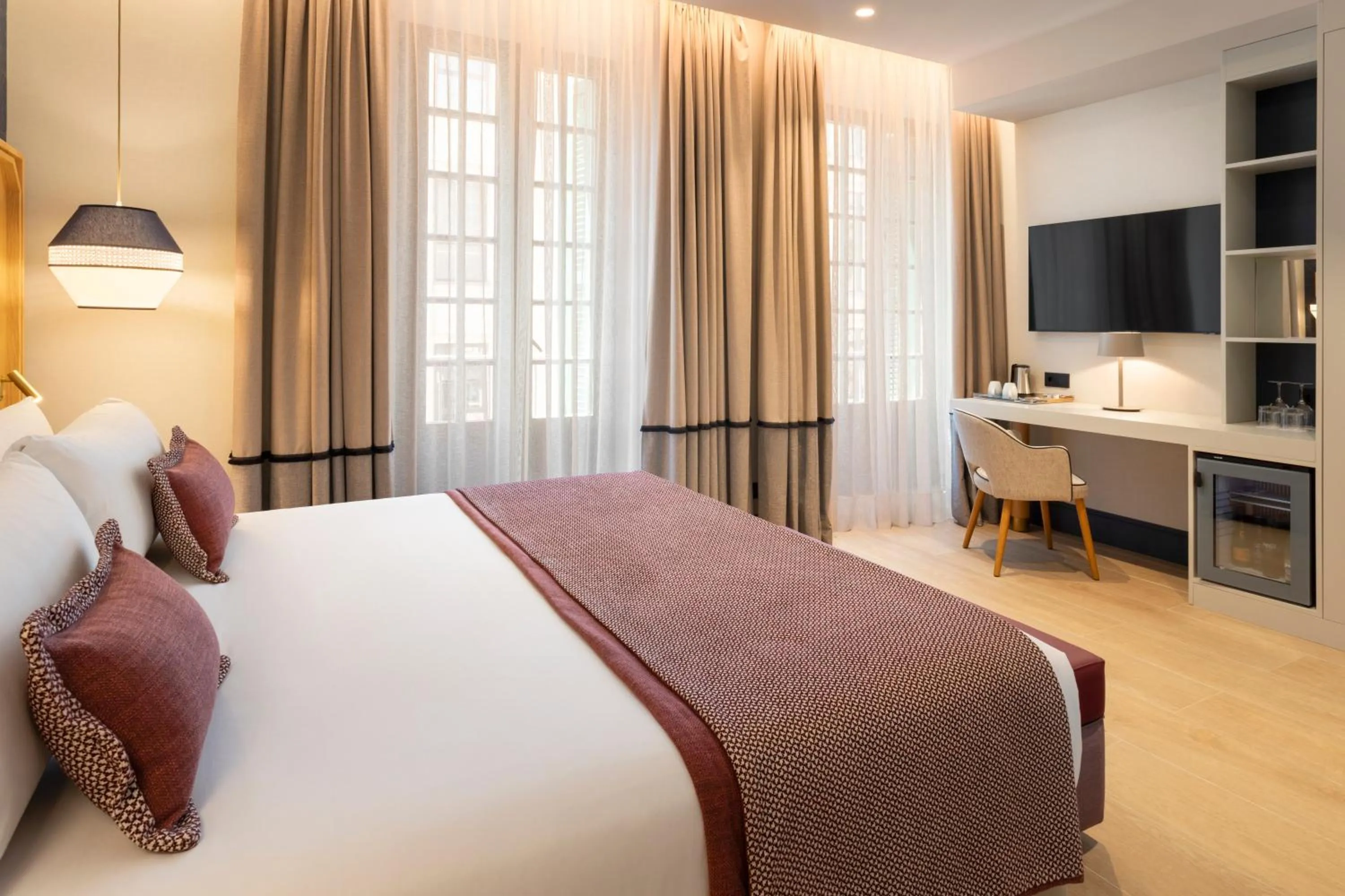 Bed in Catalonia Puerta del Mar