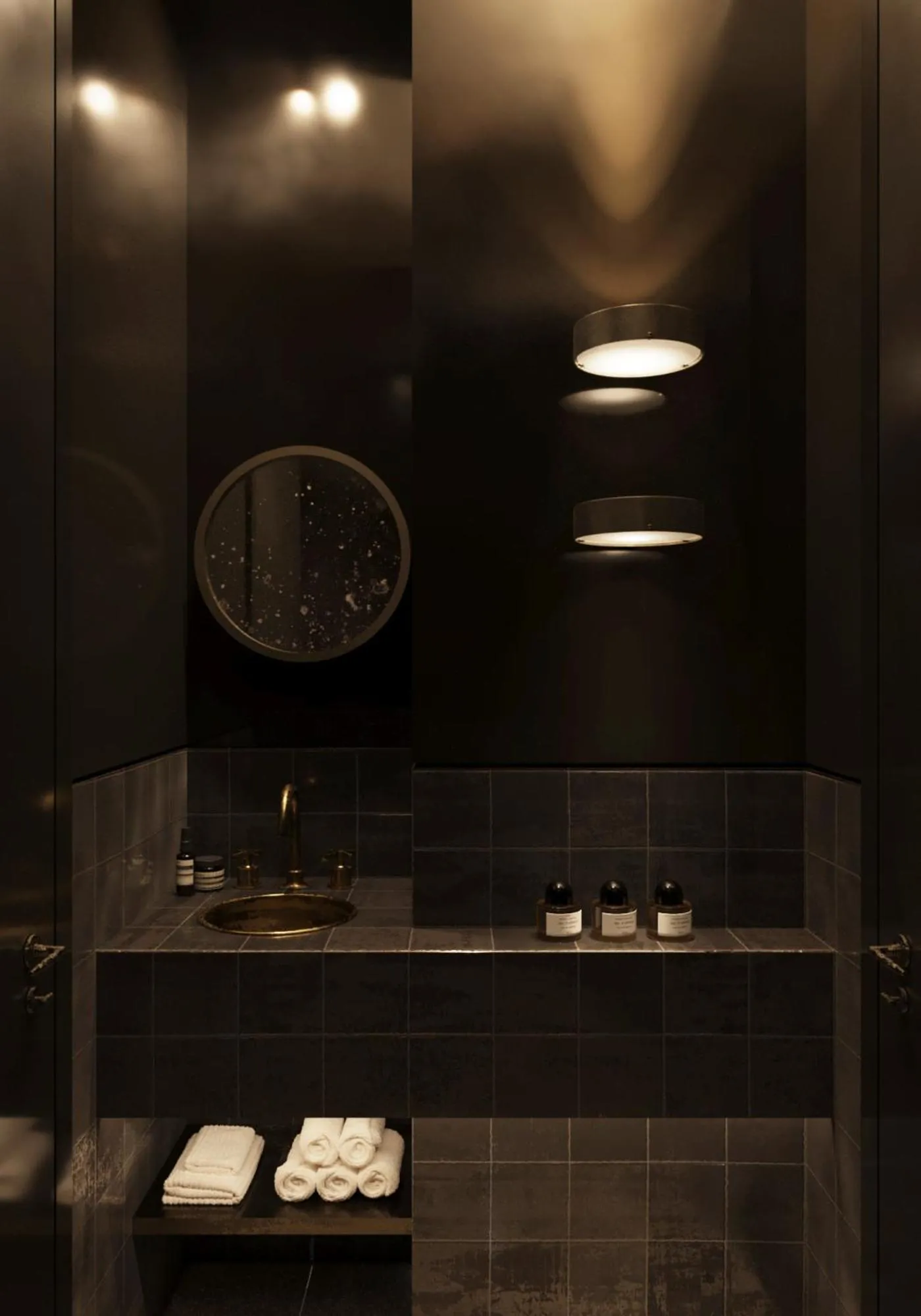 Toilet in Mondovi Luxury Suites