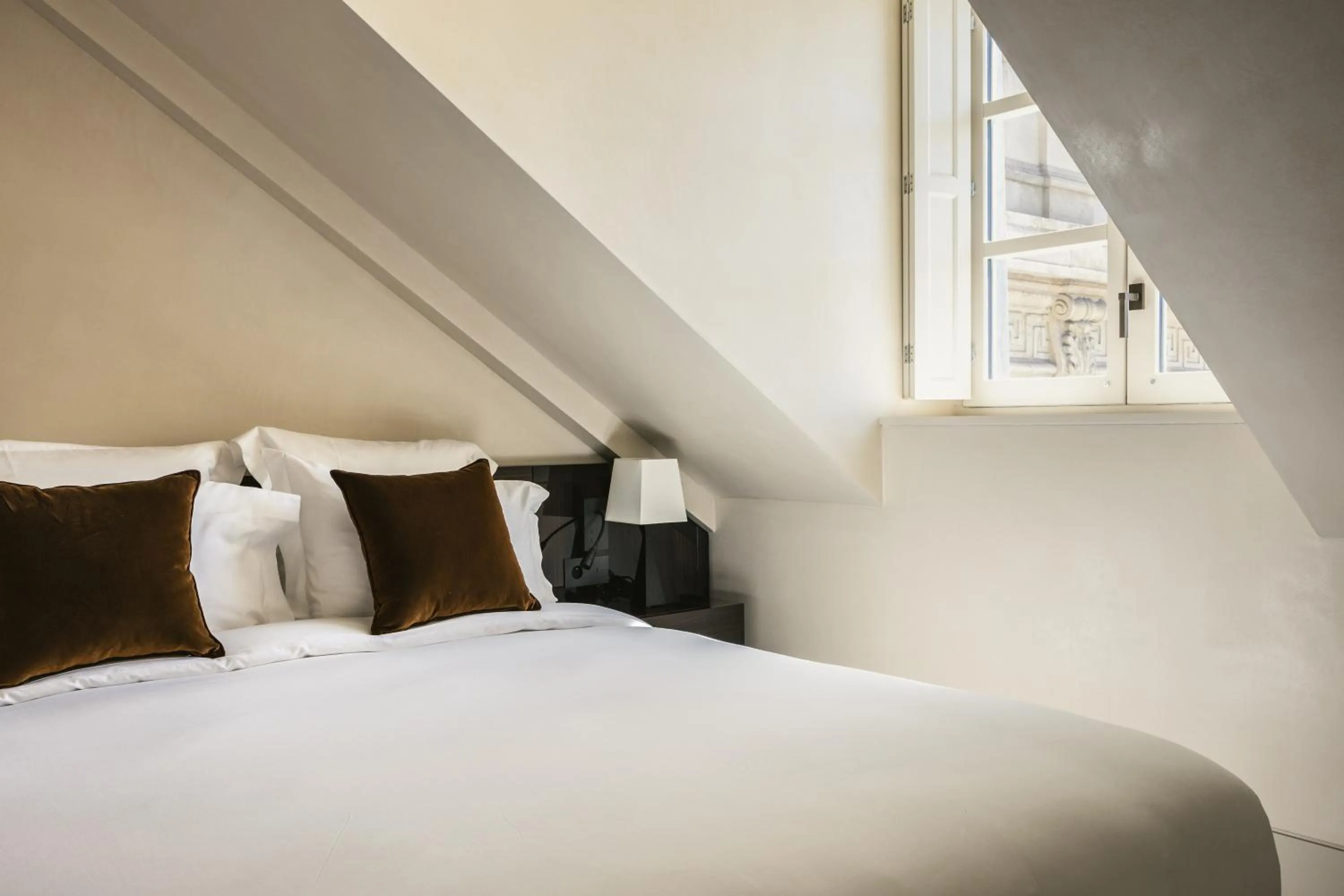 Bed in Mondovi Luxury Suites