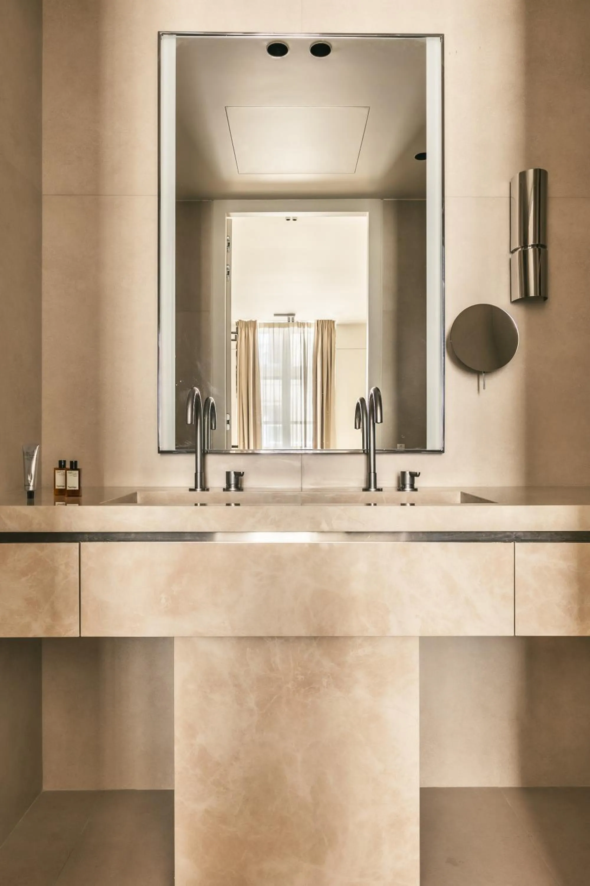 Bathroom in Mondovi Luxury Suites