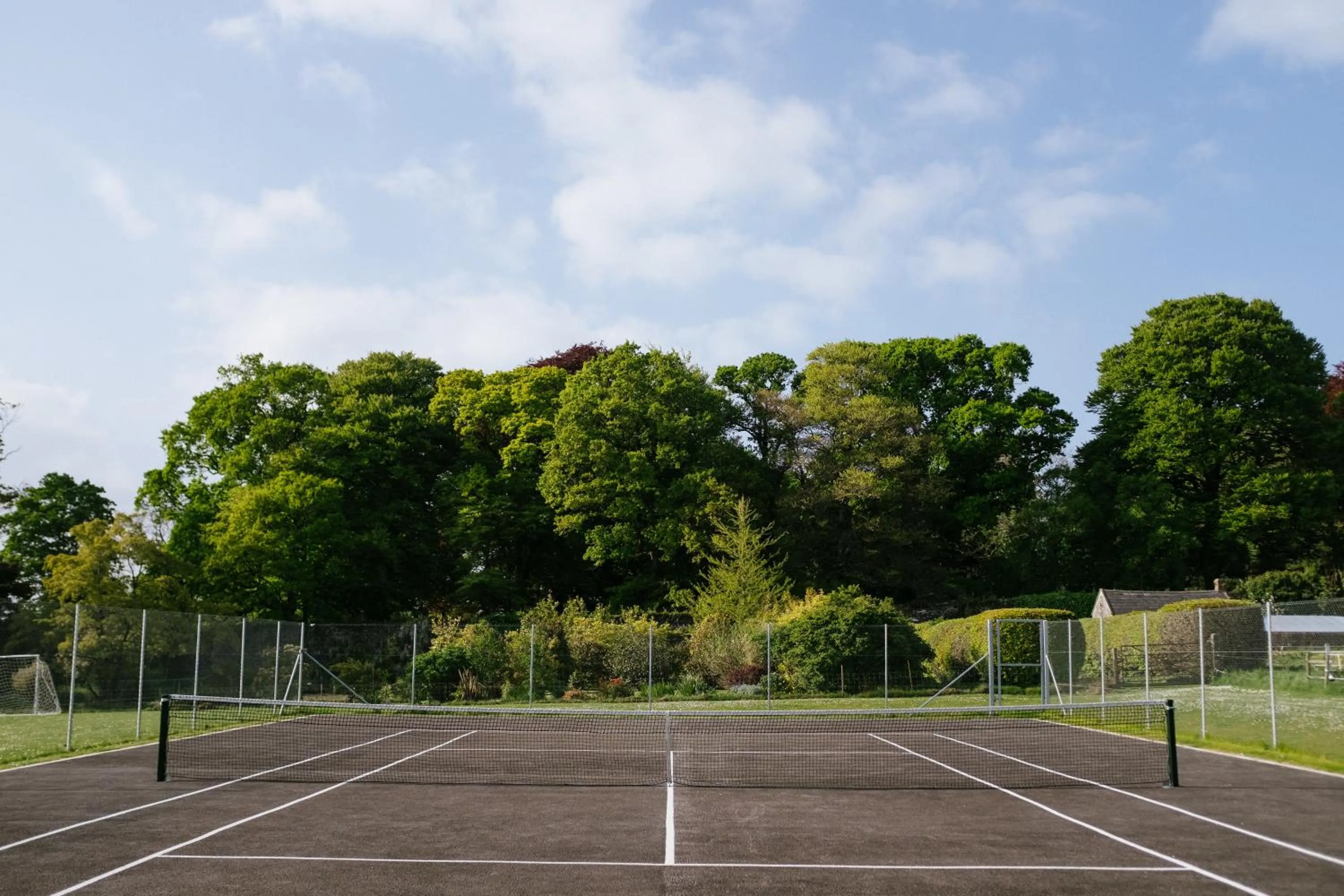 Tennis court in Ballyvolane House
