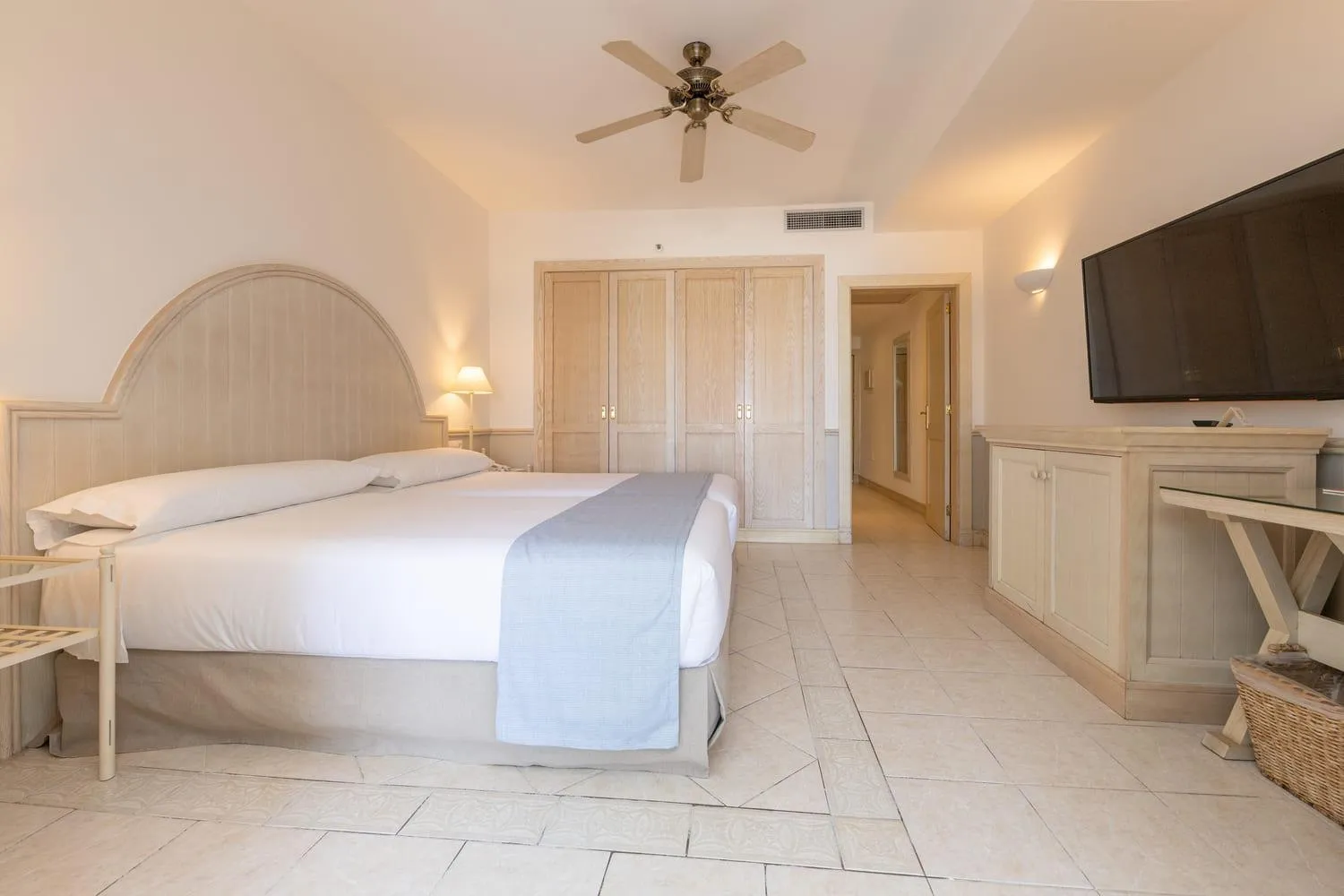 Photo of the whole room, Bed in Gran Castillo Tagoro Family & Fun Playa Blanca