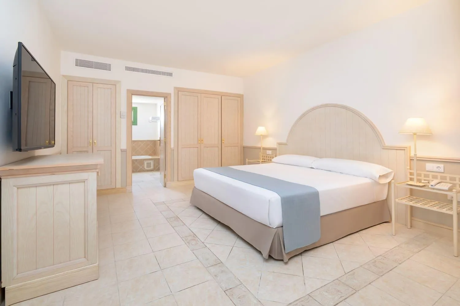 Photo of the whole room, Bed in Gran Castillo Tagoro Family & Fun Playa Blanca