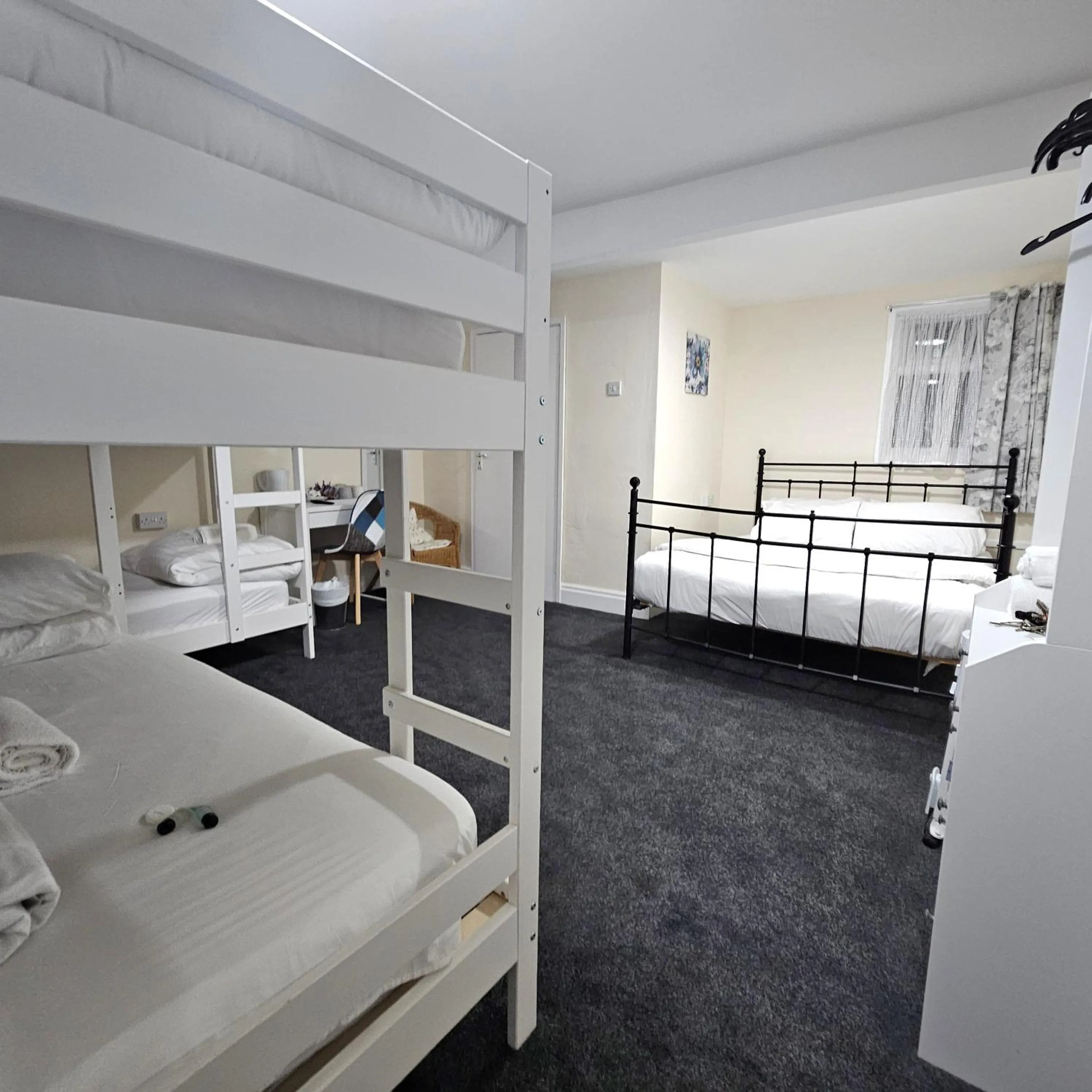 Bed in 100 Pipers Hotel