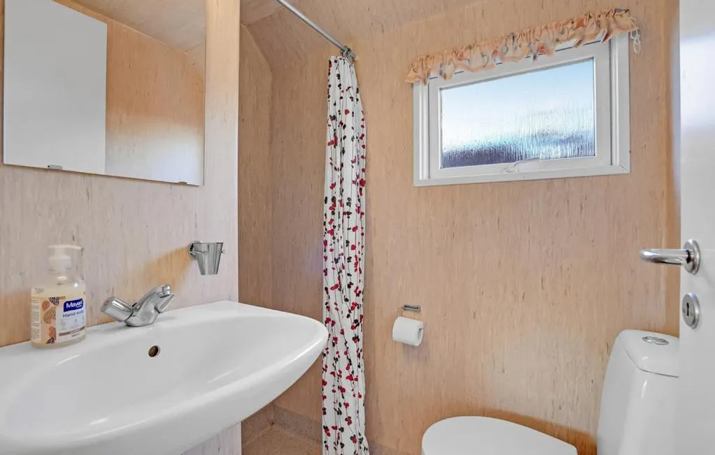Bathroom in Toftum Bjerge Camping & Cottages