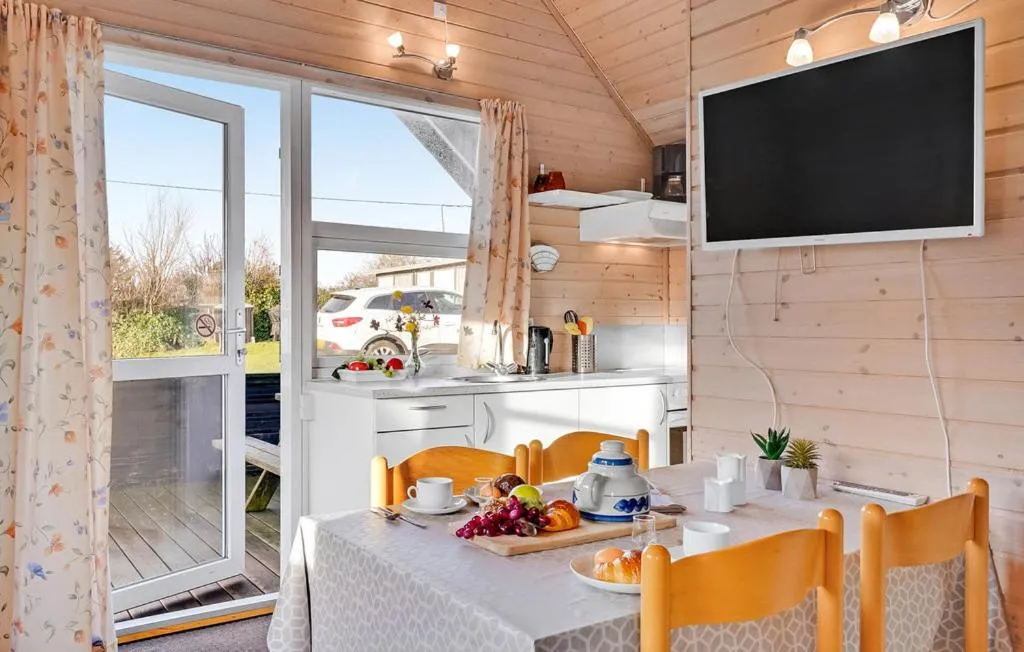 Kitchen or kitchenette in Toftum Bjerge Camping & Cottages