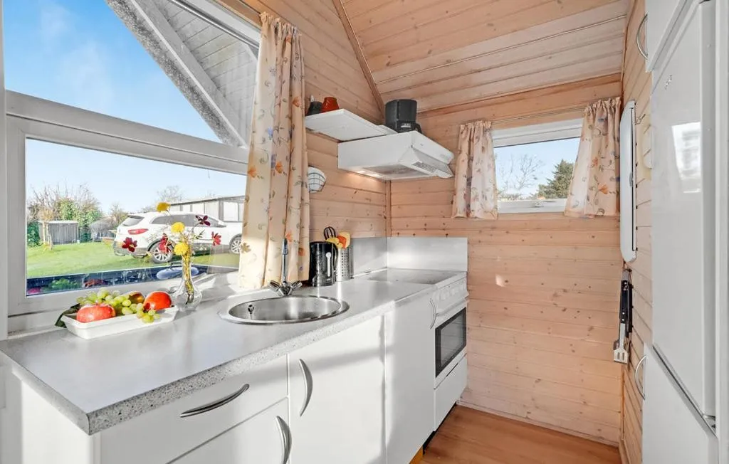 Kitchen or kitchenette in Toftum Bjerge Camping & Cottages