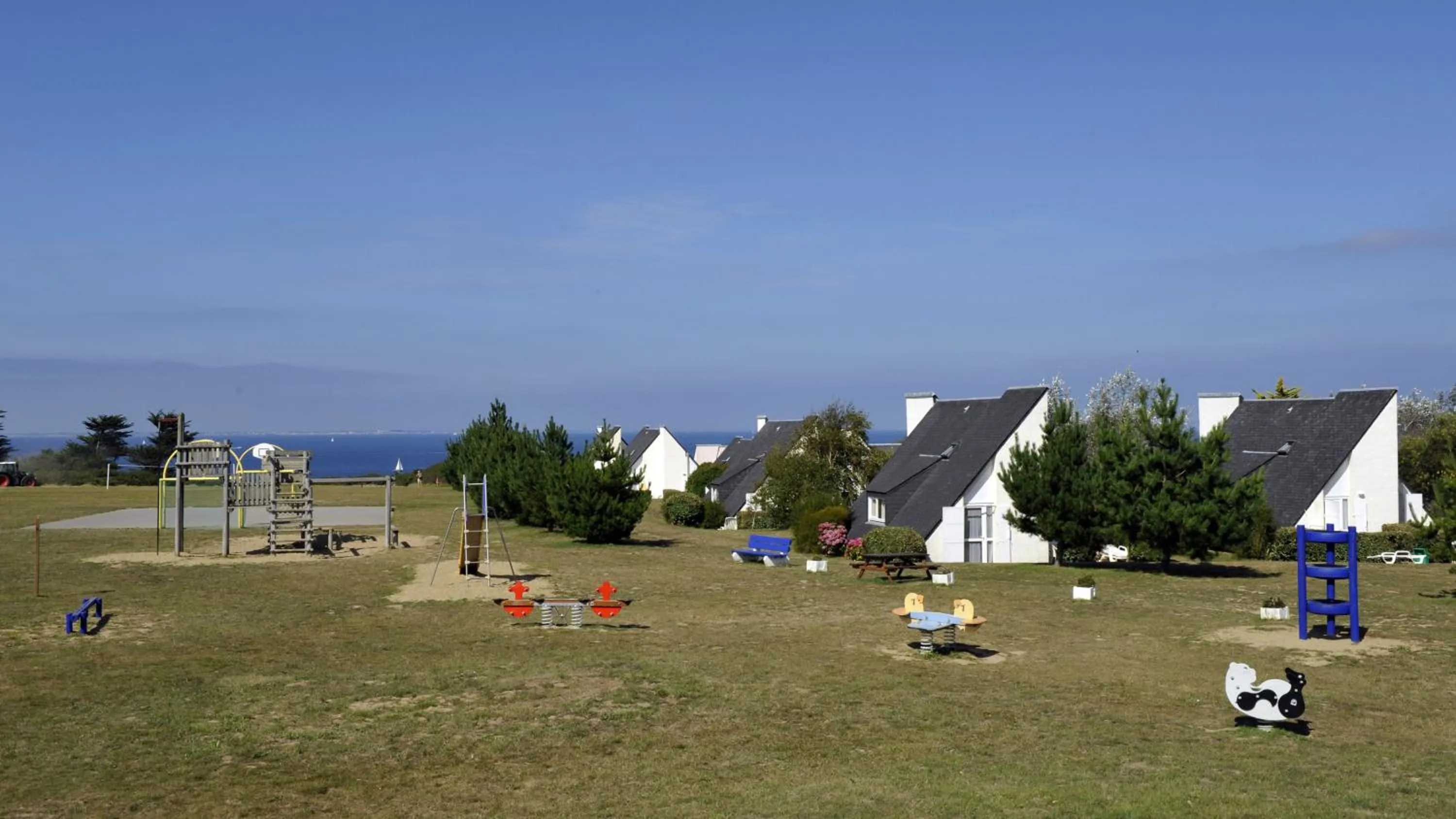 Photo of the whole room in VVF Belle-Île-en-Mer