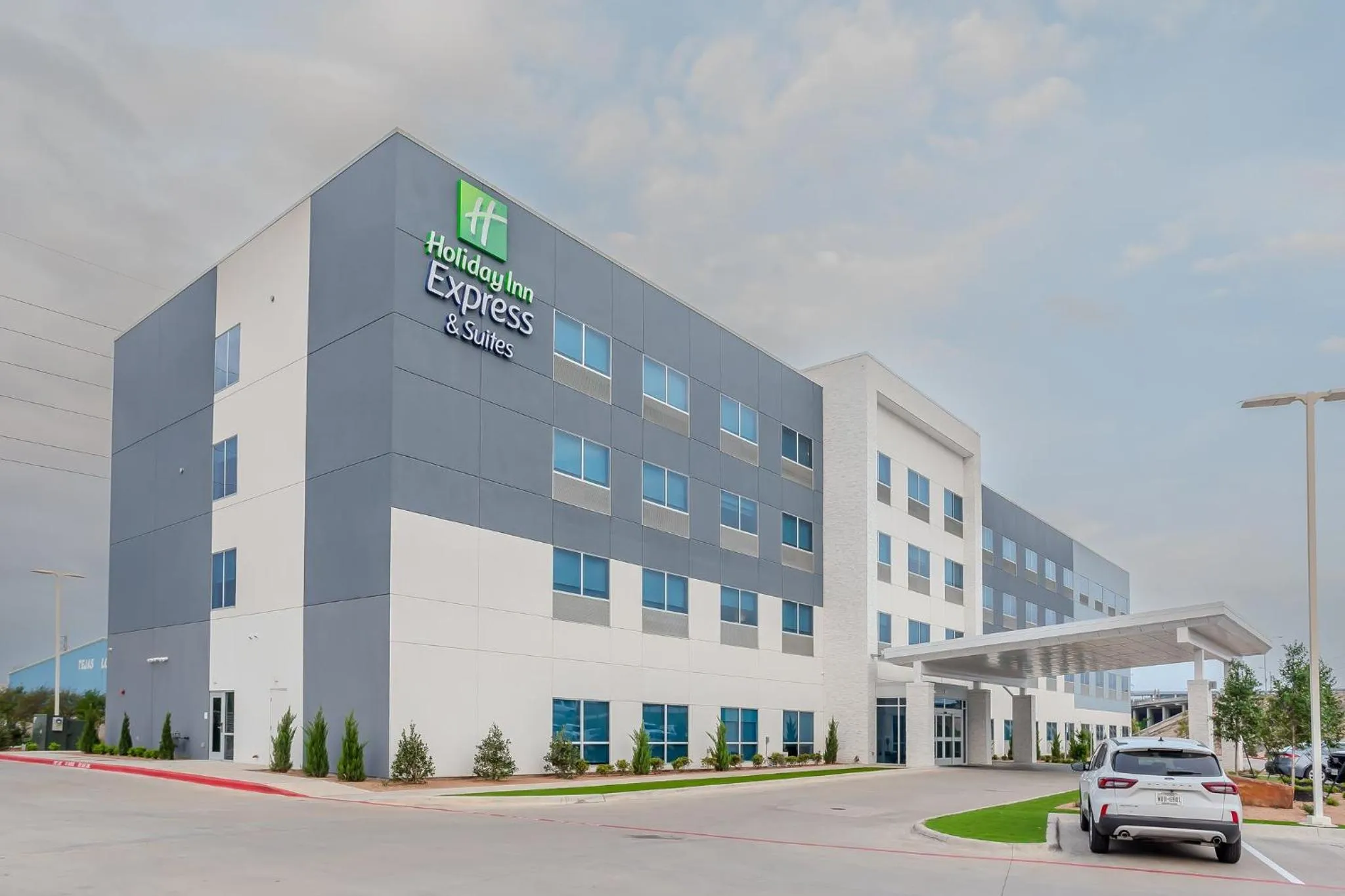 Property building in Holiday Inn Express & Suites Waco Downtown by IHG