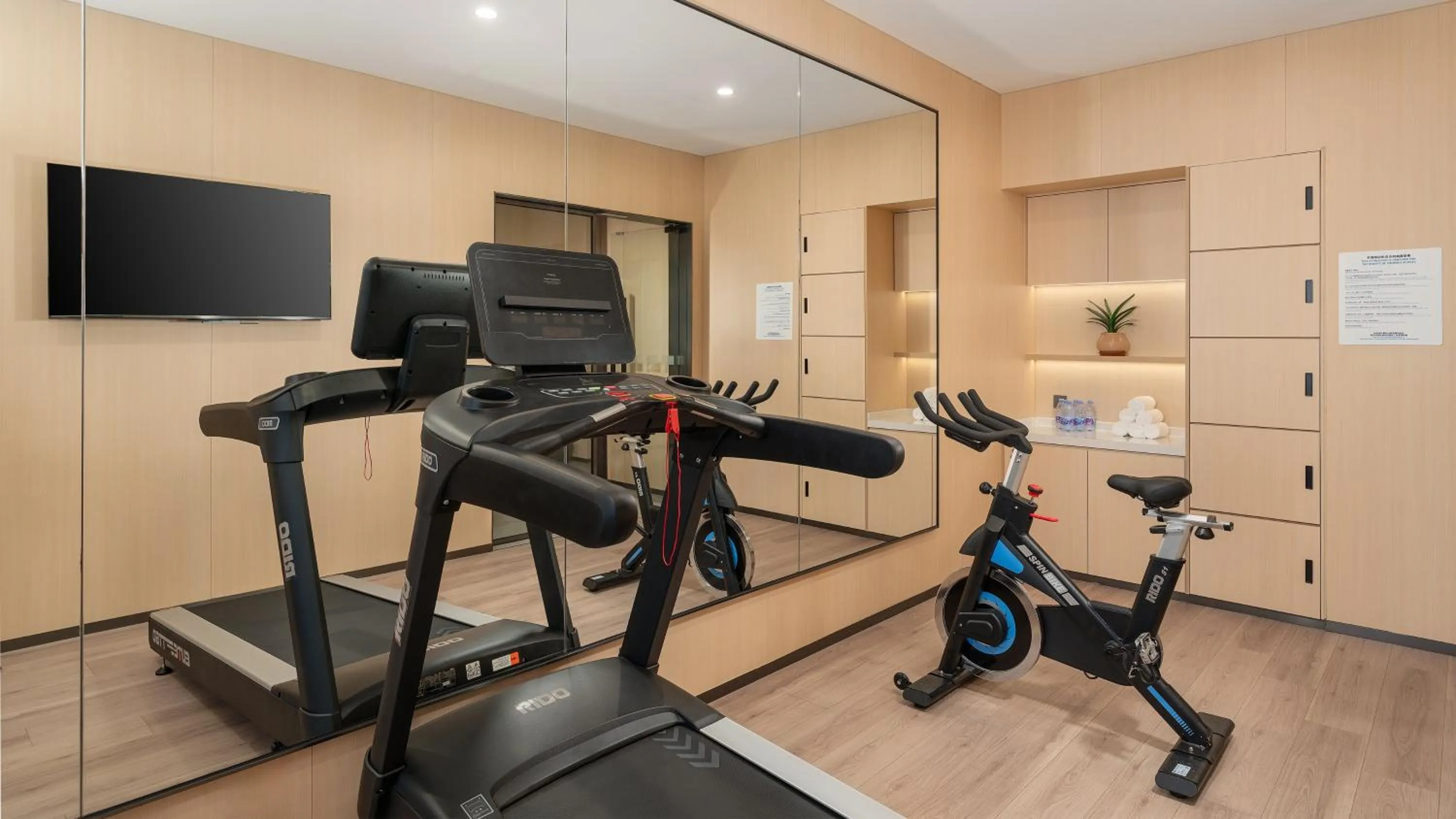 Fitness centre/facilities in Holiday Inn Express Guangzhou University Town