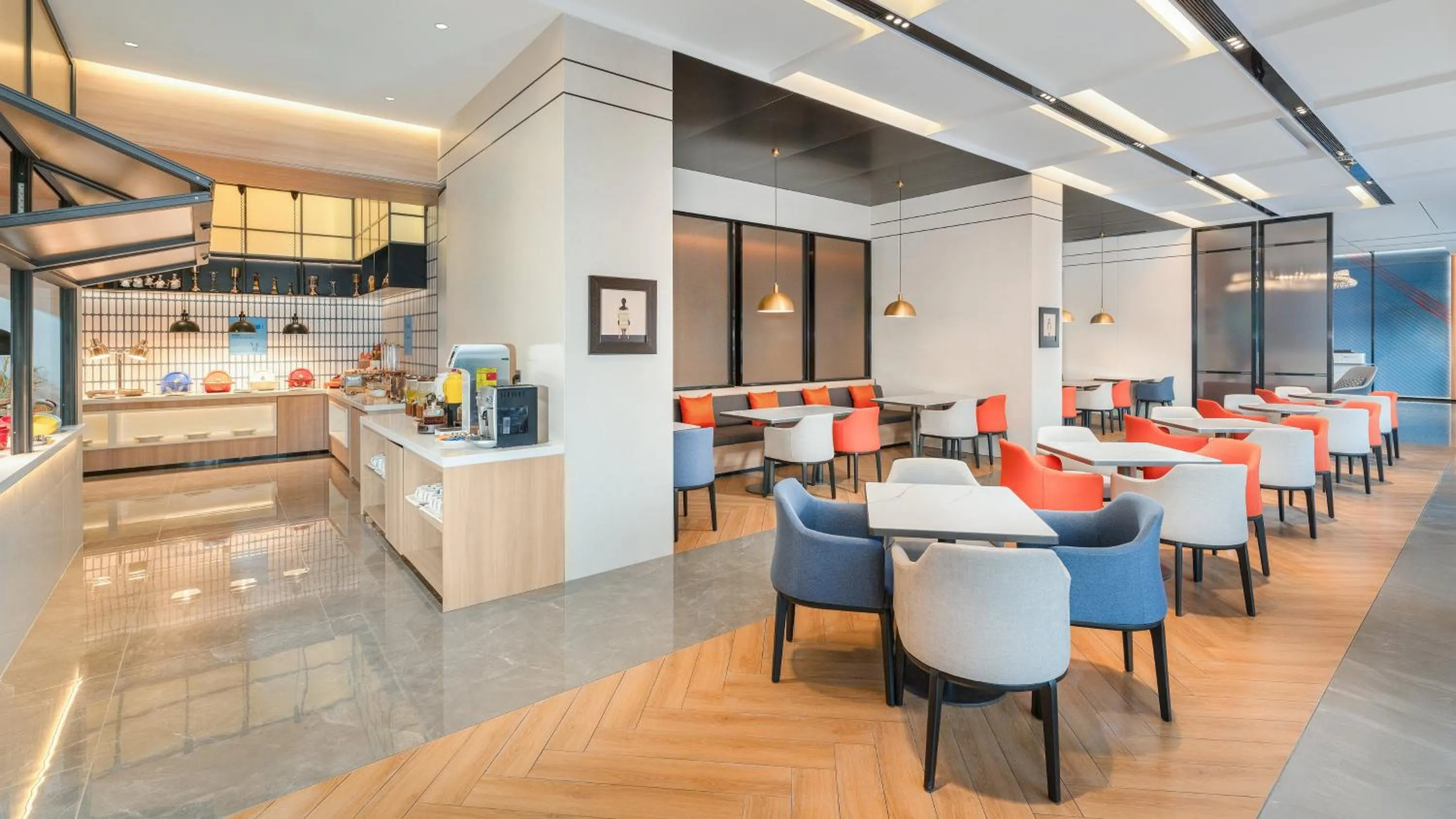 Restaurant/places to eat in Holiday Inn Express Guangzhou University Town