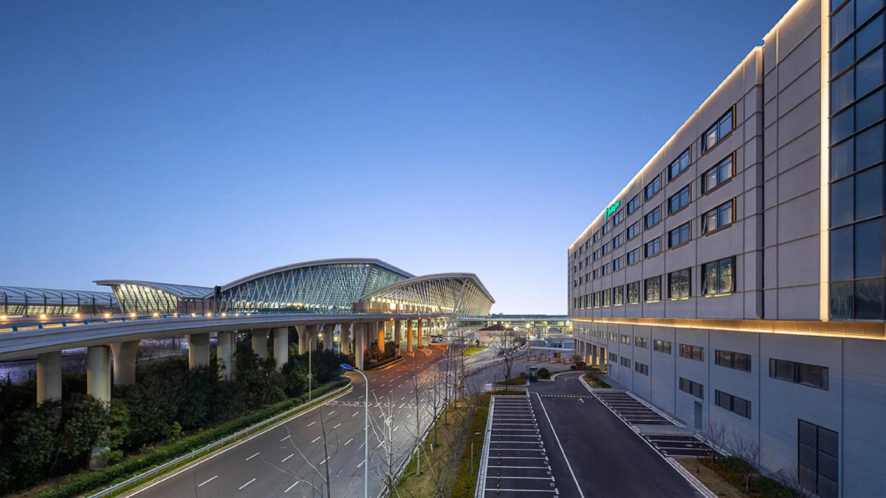 Property building in Holiday Inn Shanghai Pudong Airport, an IHG Hotel