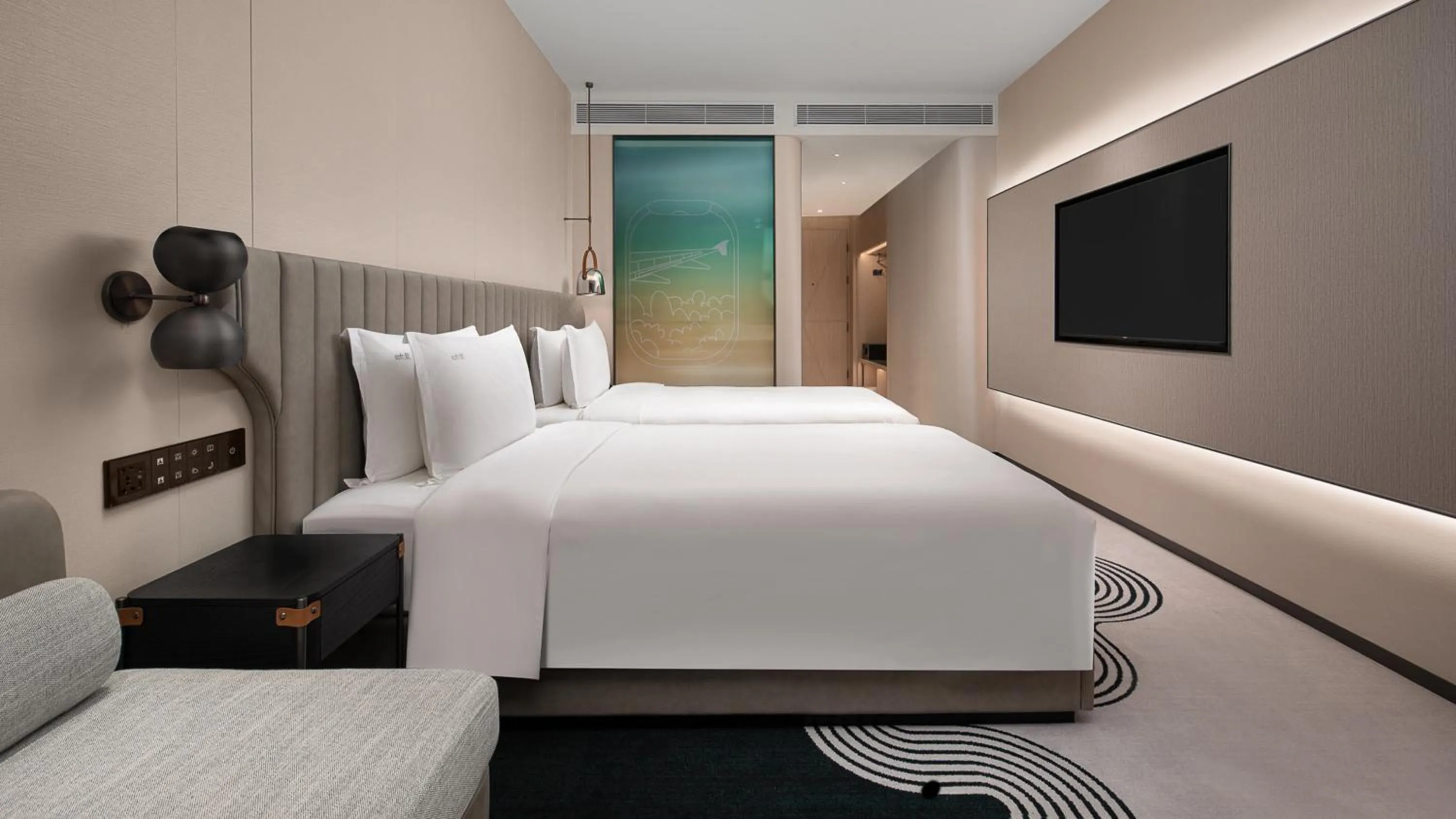 Photo of the whole room, Bed in Holiday Inn Shanghai Pudong Airport, an IHG Hotel