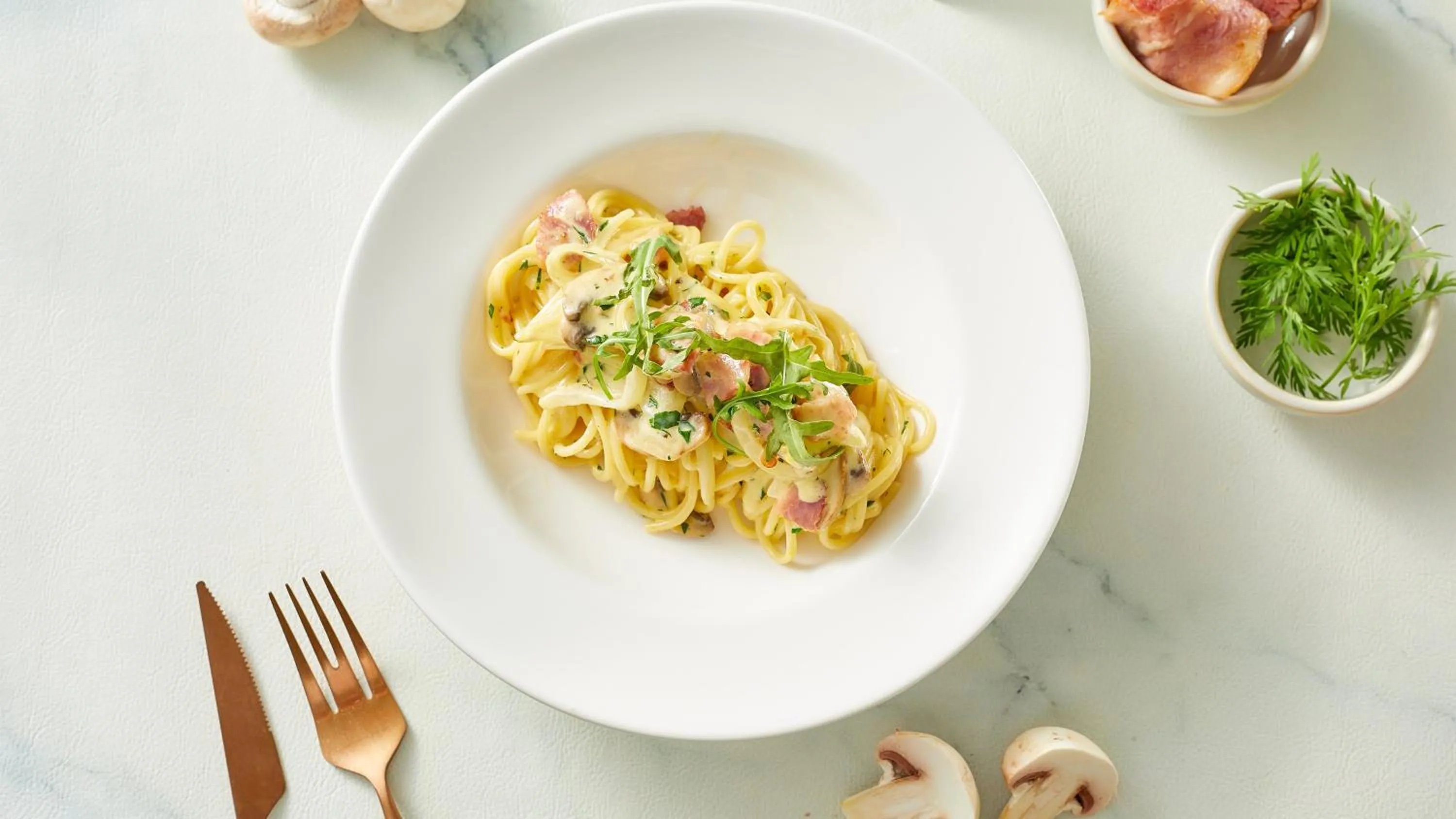 Bedroom in Holiday Inn Shanghai Pudong Airport, an IHG Hotel