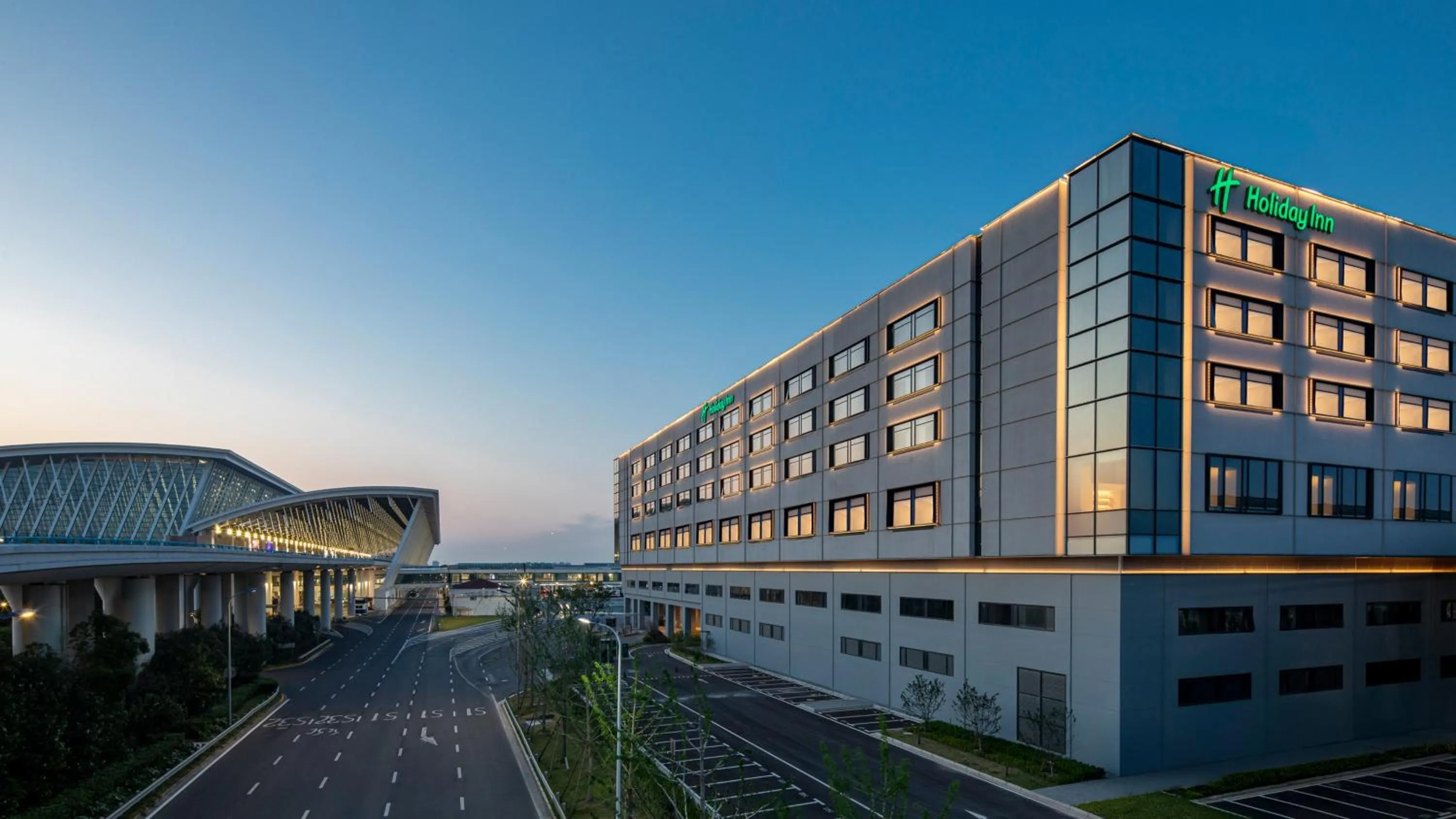 Property building in Holiday Inn Shanghai Pudong Airport, an IHG Hotel