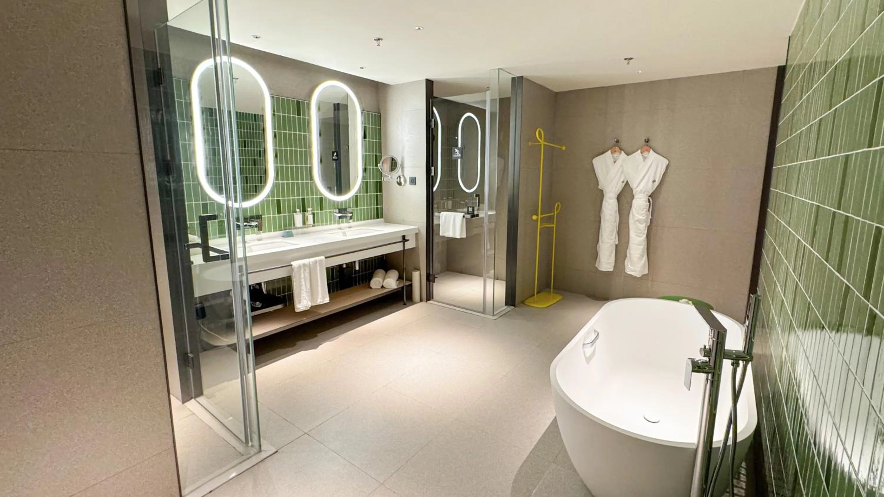 Photo of the whole room in Holiday Inn Shanghai Pudong Airport, an IHG Hotel