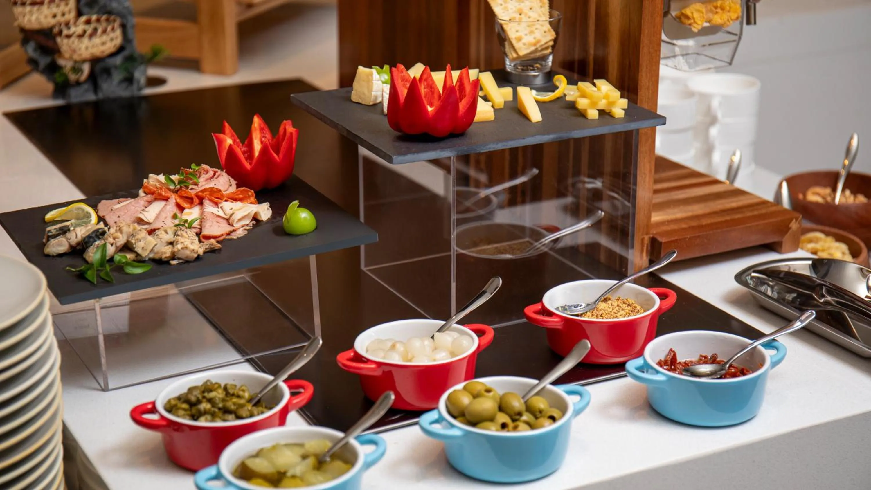 Restaurant/places to eat in Holiday Inn Shanghai Pudong Airport, an IHG Hotel