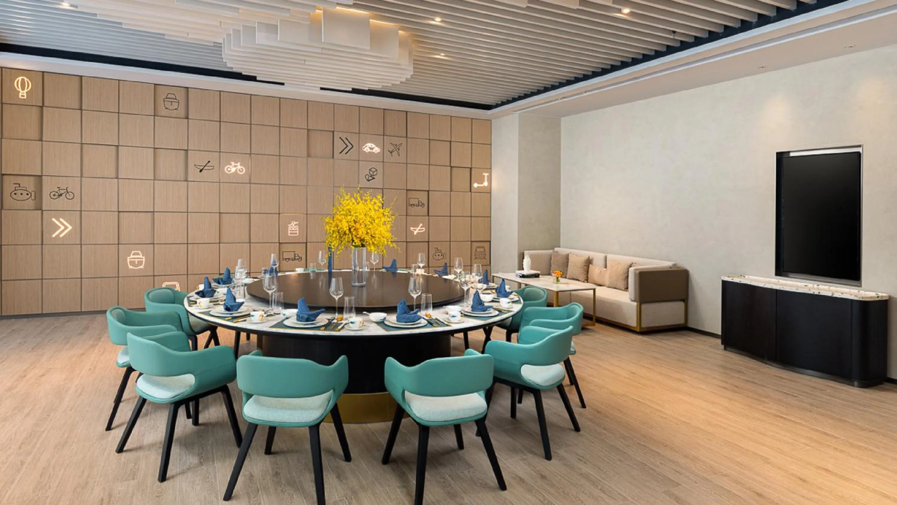 Restaurant/places to eat in Holiday Inn Shanghai Pudong Airport, an IHG Hotel