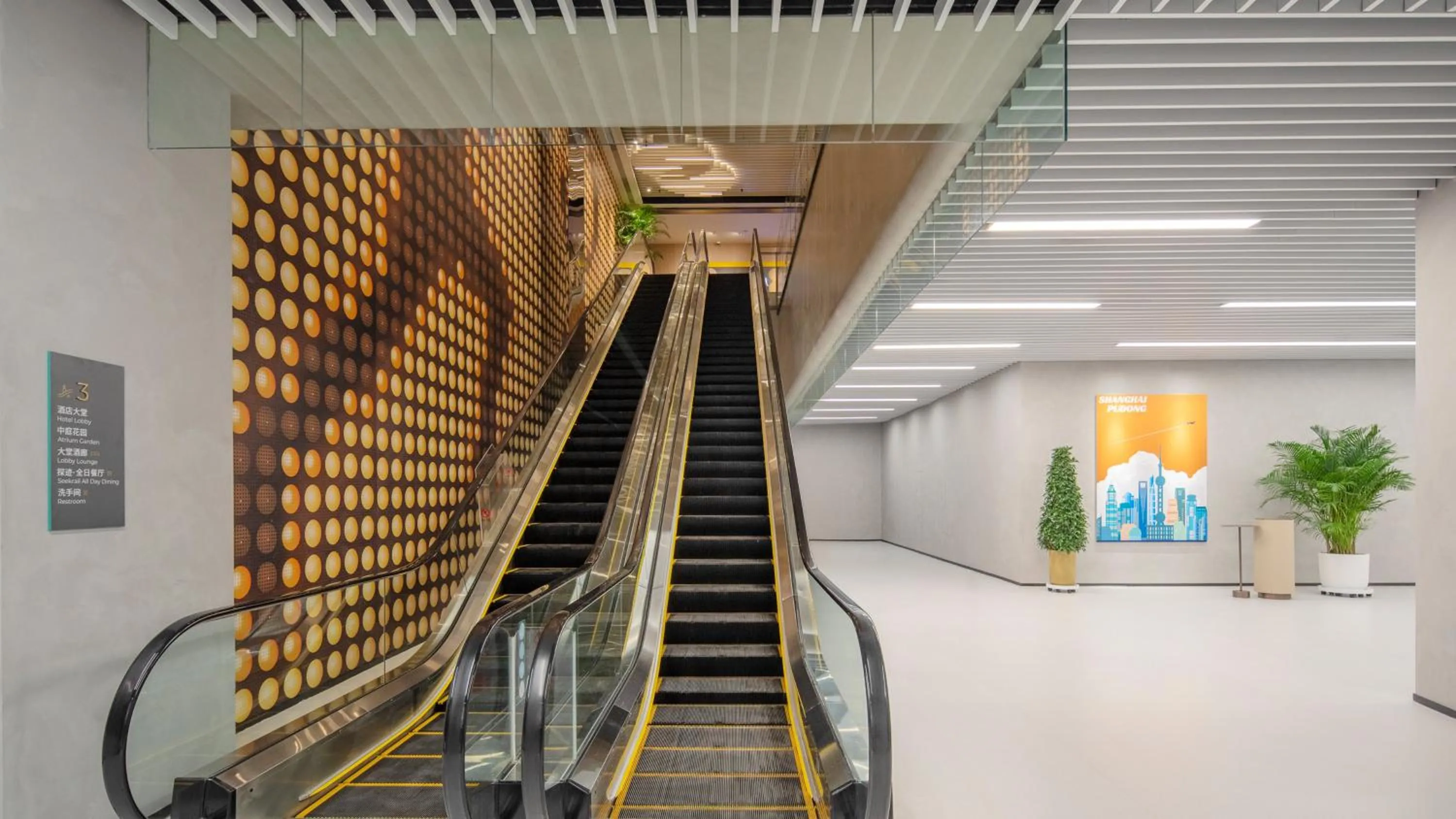 Lobby or reception in Holiday Inn Shanghai Pudong Airport, an IHG Hotel