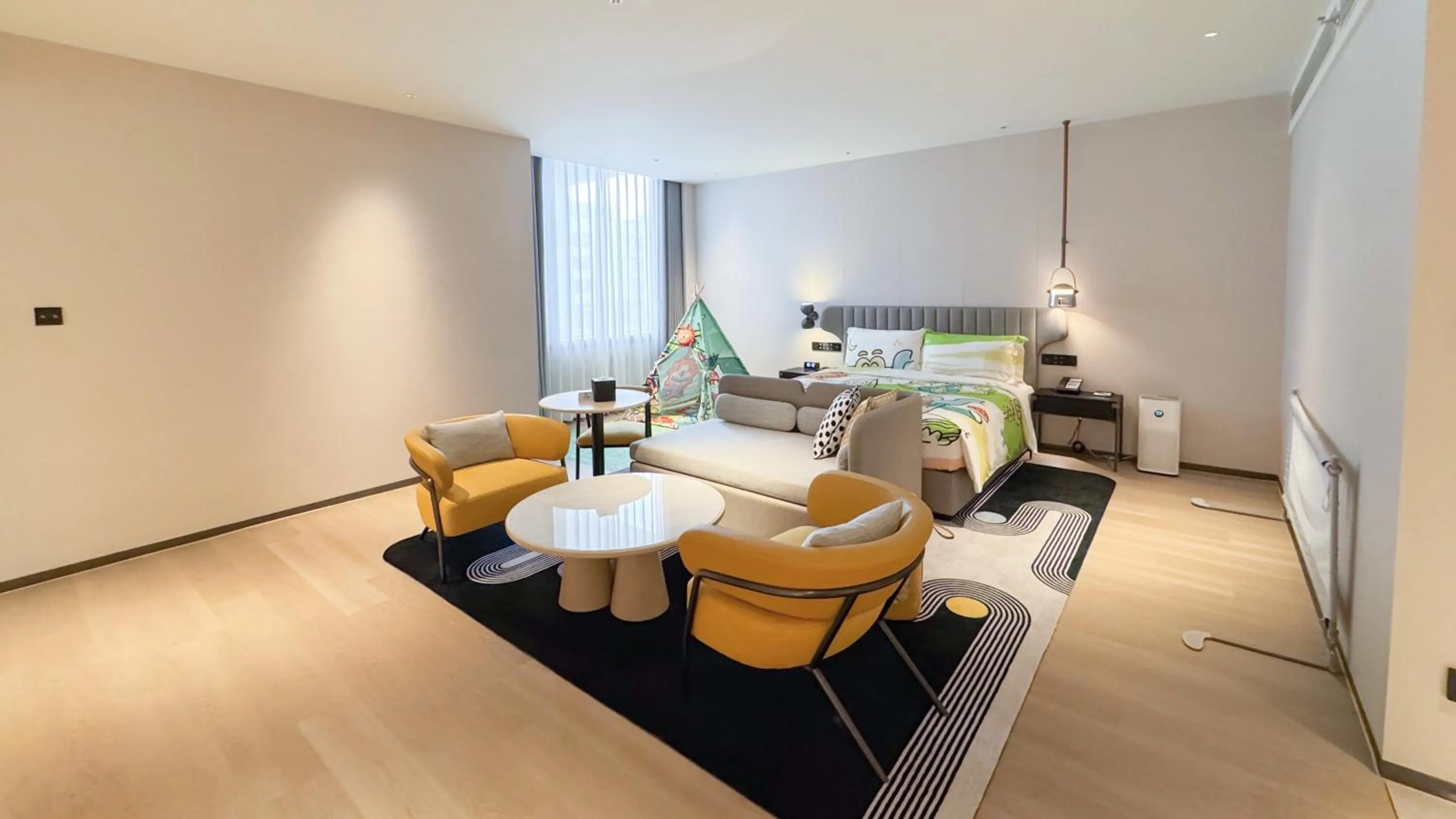 Photo of the whole room in Holiday Inn Shanghai Pudong Airport, an IHG Hotel