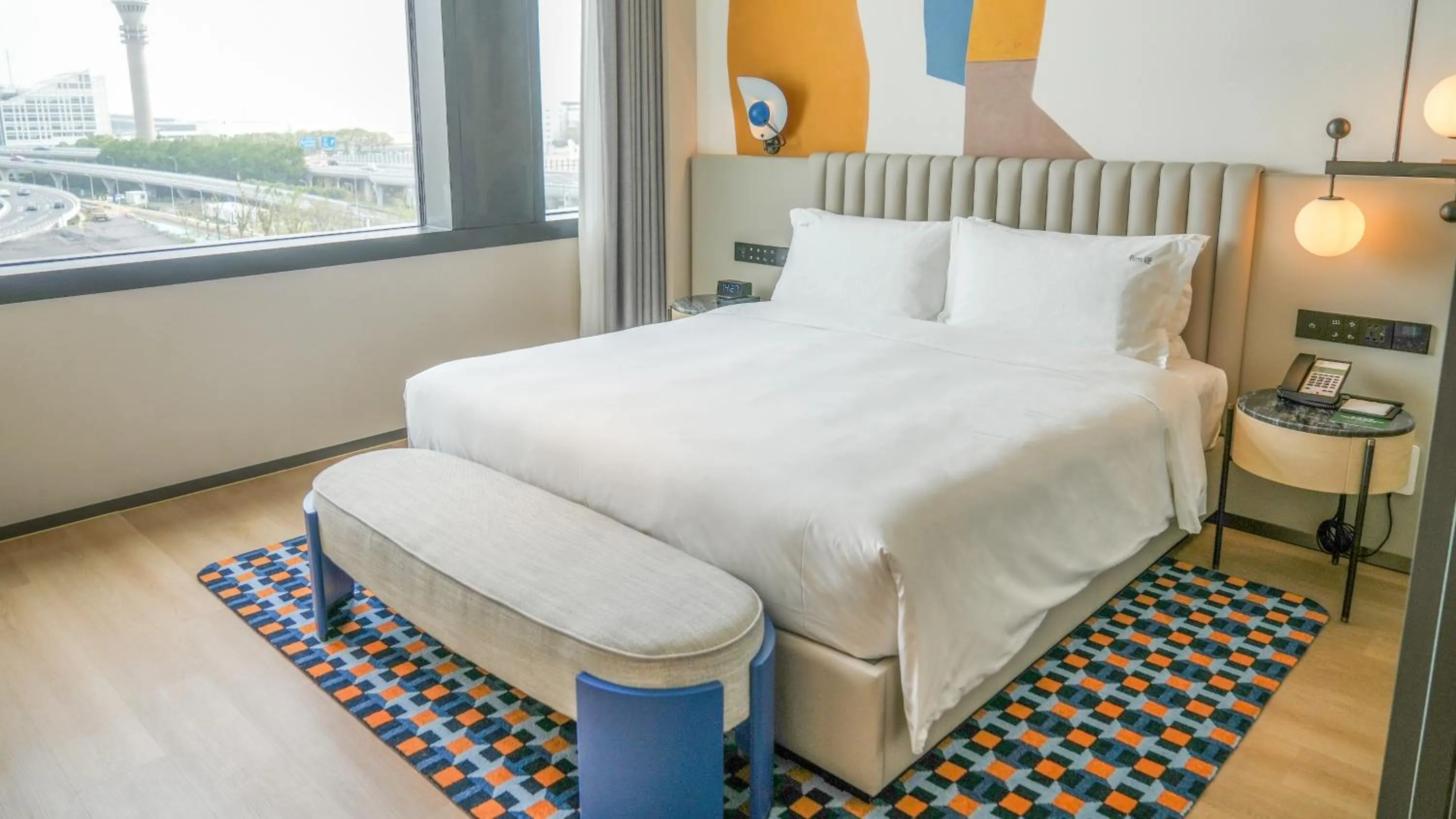 Photo of the whole room, Bed in Holiday Inn Shanghai Pudong Airport, an IHG Hotel