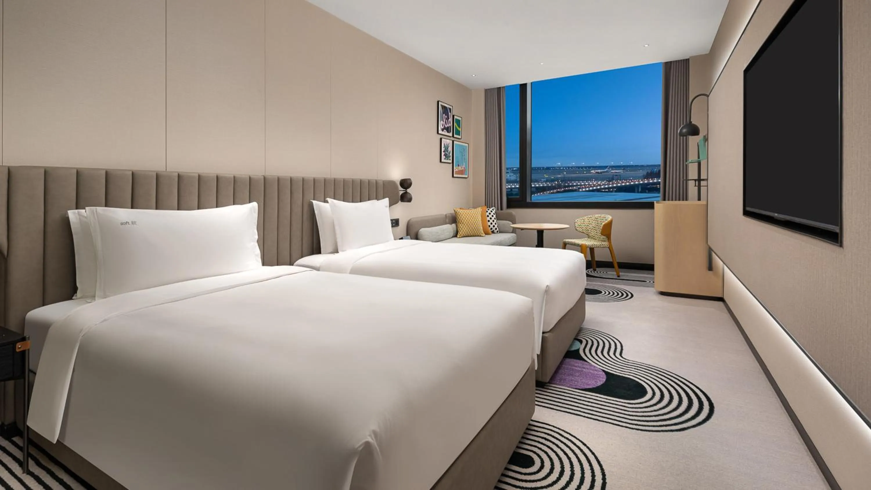 Standard Twin Room with Airport view in Holiday Inn Shanghai Pudong Airport, an IHG Hotel