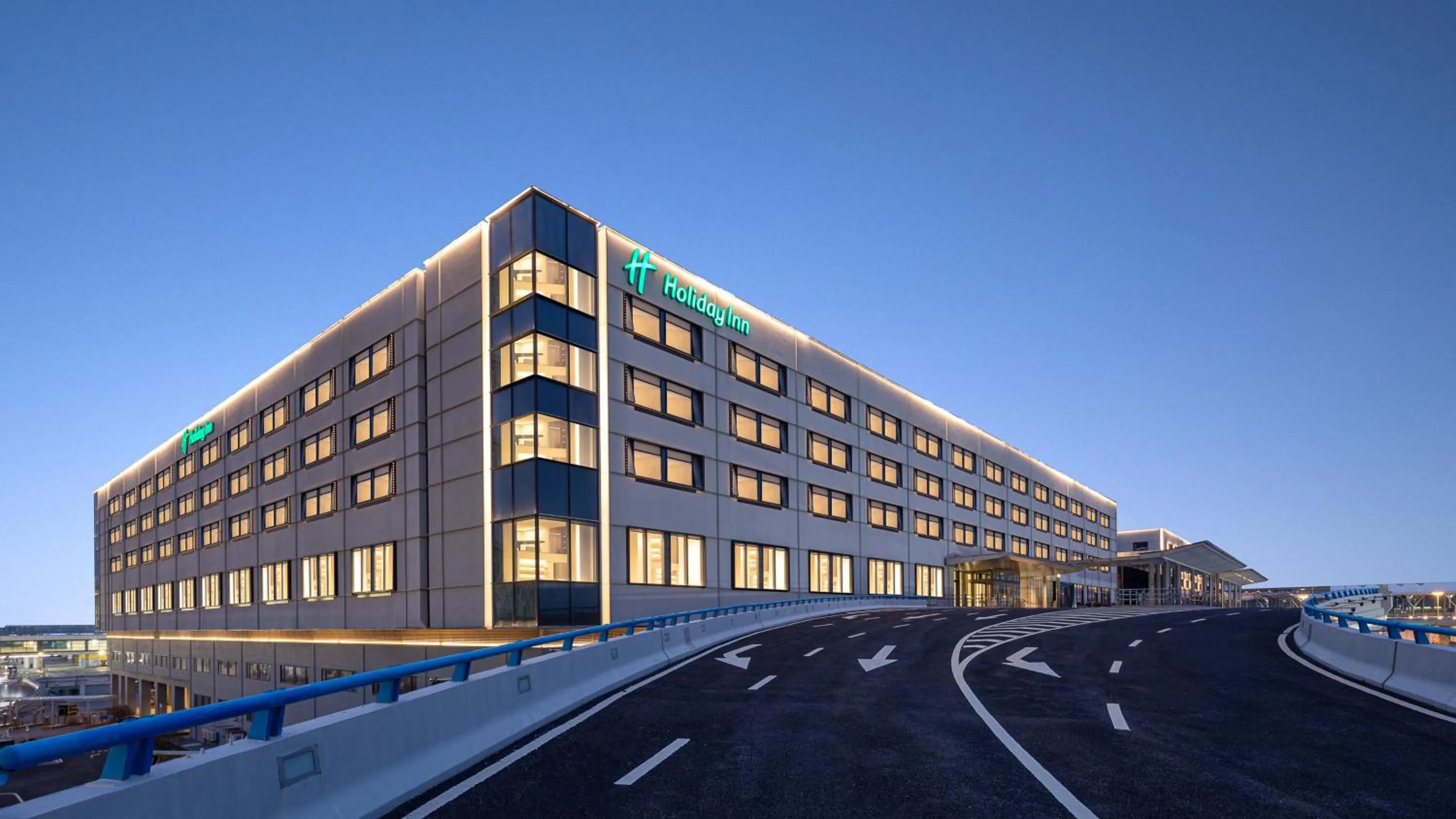 Property building in Holiday Inn Shanghai Pudong Airport, an IHG Hotel