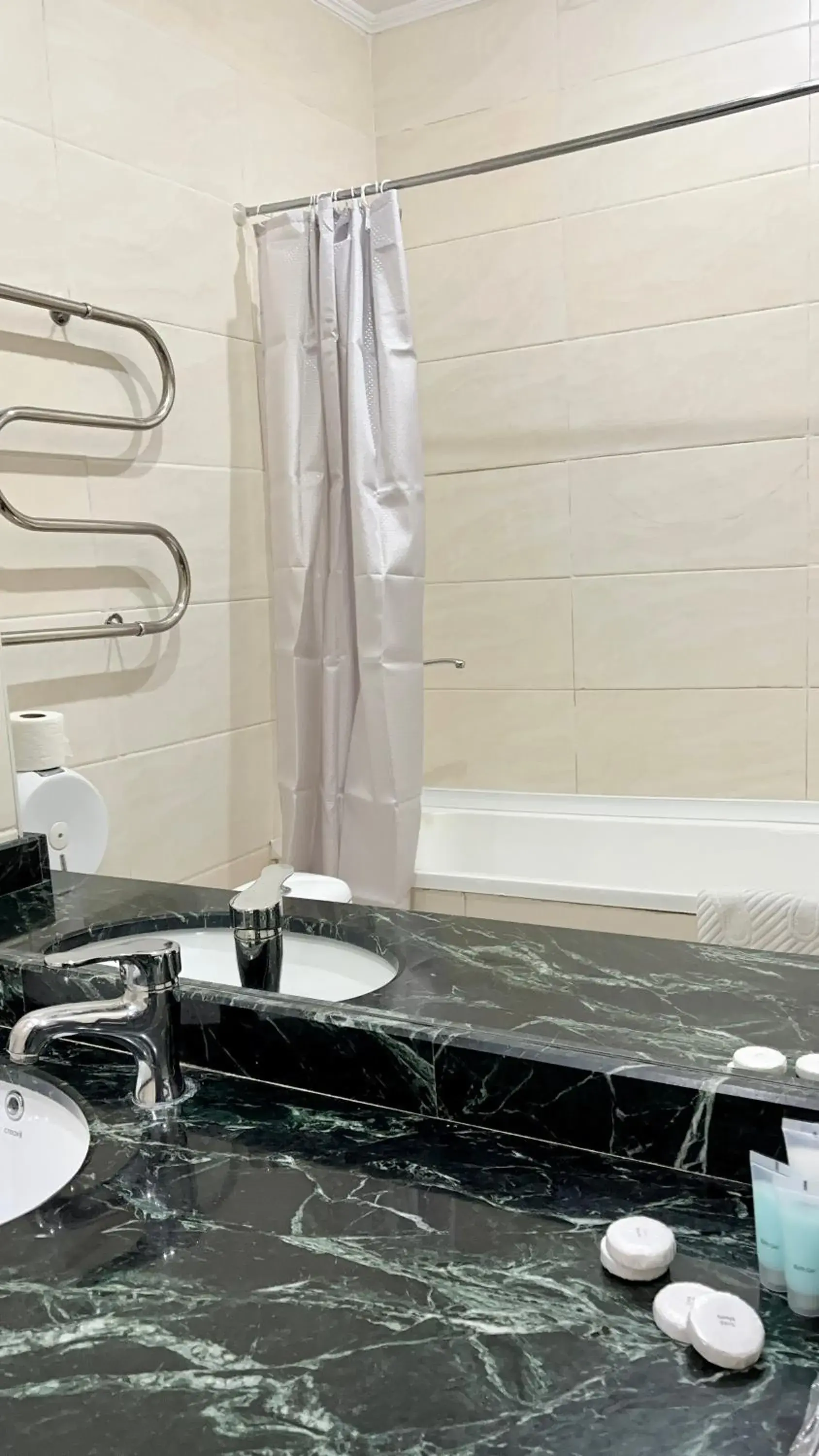 Standard Double Room in Almaty Grand Erbil Hotel Standard Double Room in Almaty Grand Erbil Hotel